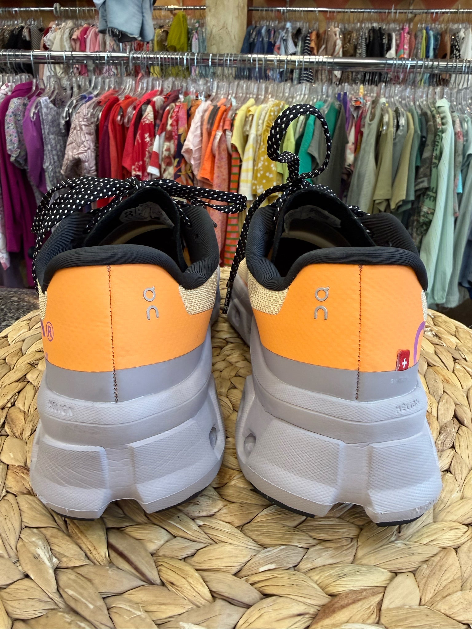 Pre-owned On Cloud PALE YELLOW Orange Trim Size 7 Designer Sneaker