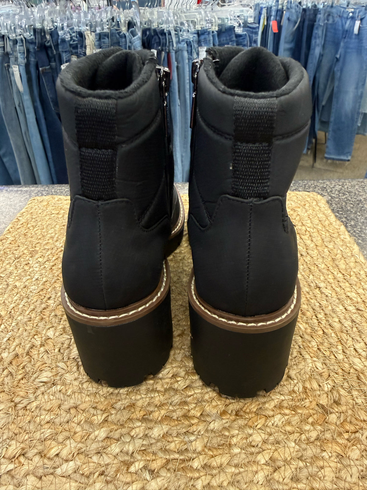 Pre-owned BLONDO WATERPROOF Black Size 7 Bootie