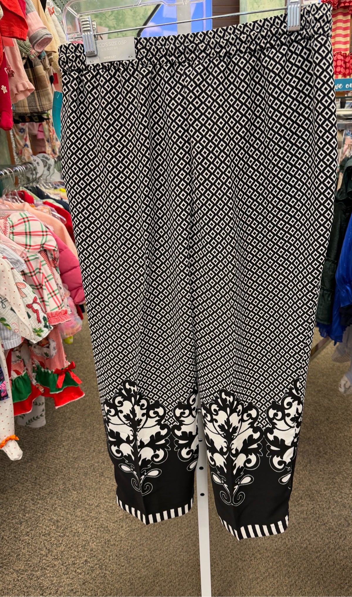 New with Tag Chico's Black Print White Size 6 Pants