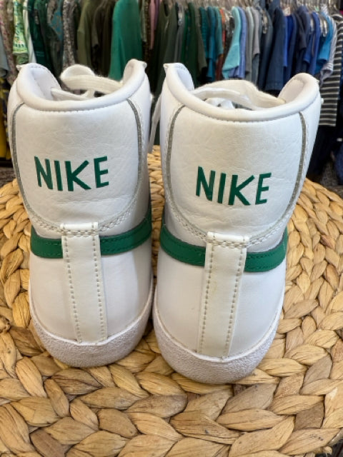 Pre-owned NIKE White Green Trim Size 9.5 Sneaker