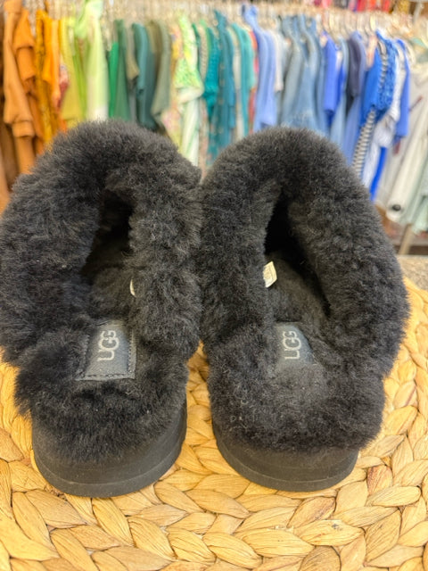 New with Tag UGG Black Size 6 Designer Slipper