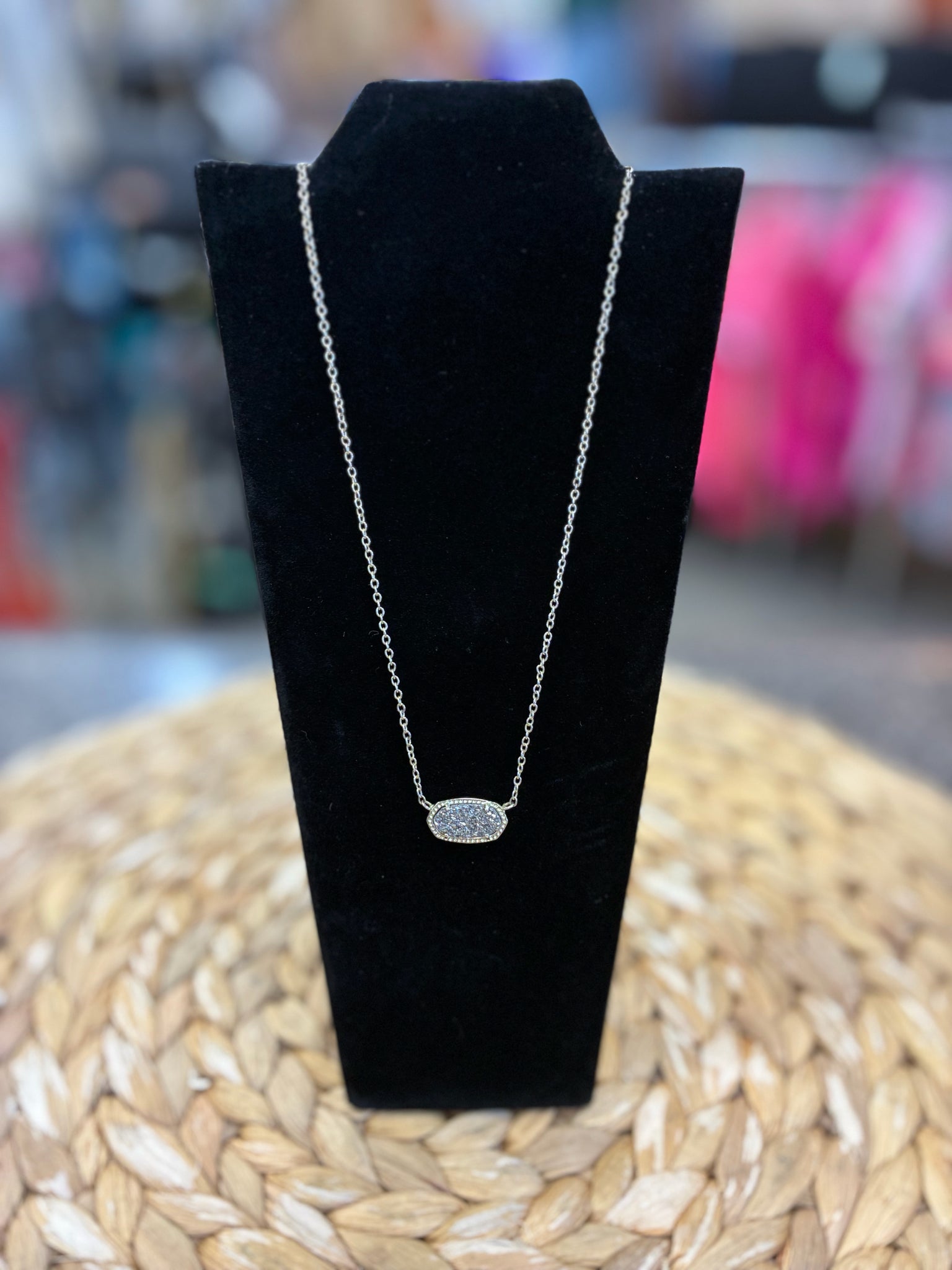 Pre-owned KENDRA SCOTT Silver shimmer Designer Necklace