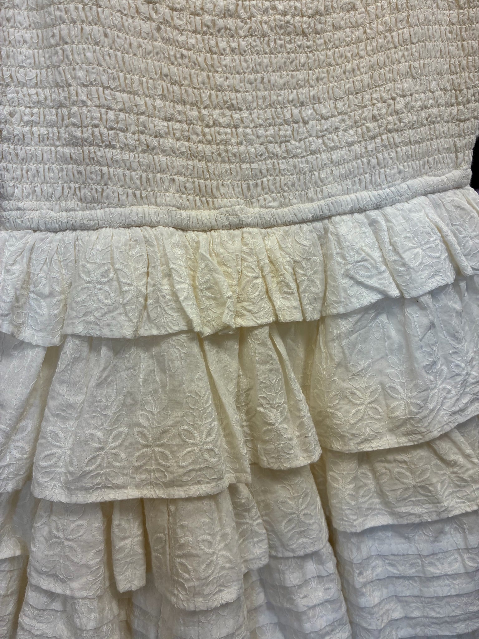 Pre-owned SELF CONTRAST White Floral Trim Size 4 Sleeveless Designer Dress