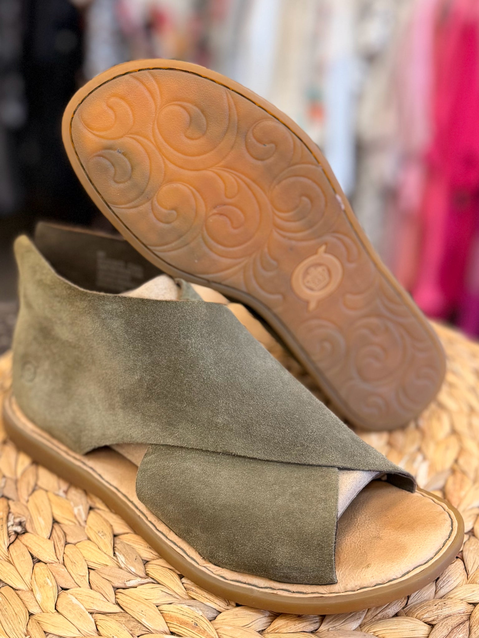 Pre-owned BORN Army green Size 8 Designer Sandal