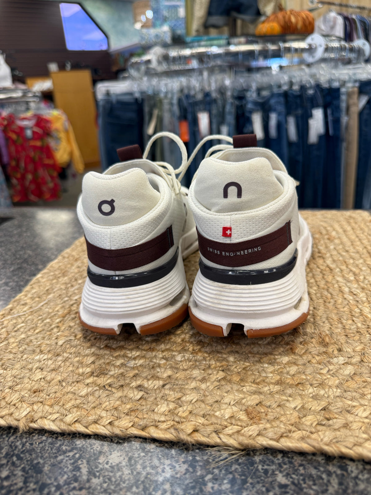 Pre-owned On Cloud Cream Brown Trim Size 7.5 Designer Sneaker