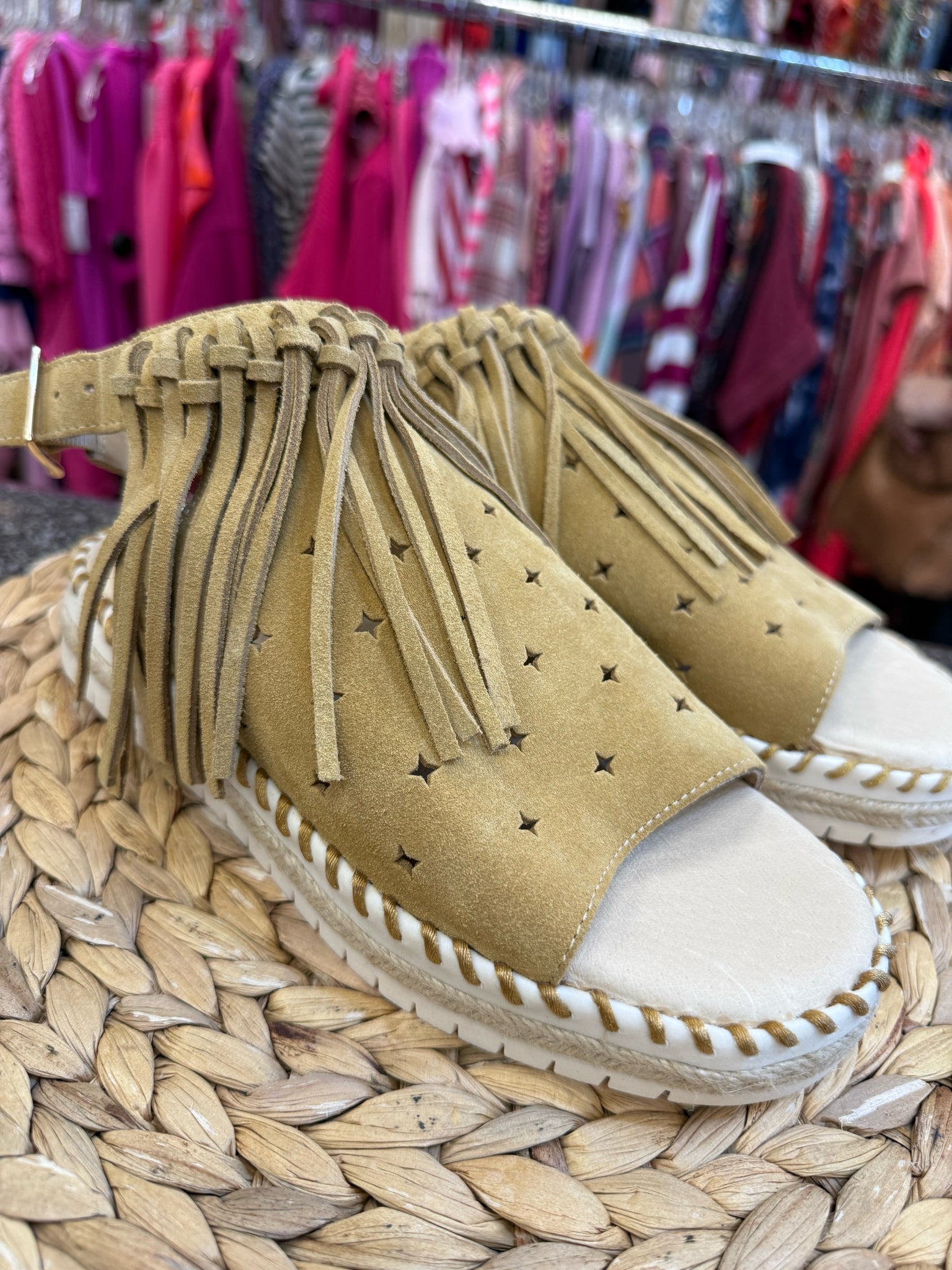 New with Tag FIVE TRIBE Tan Size 7 Sandal