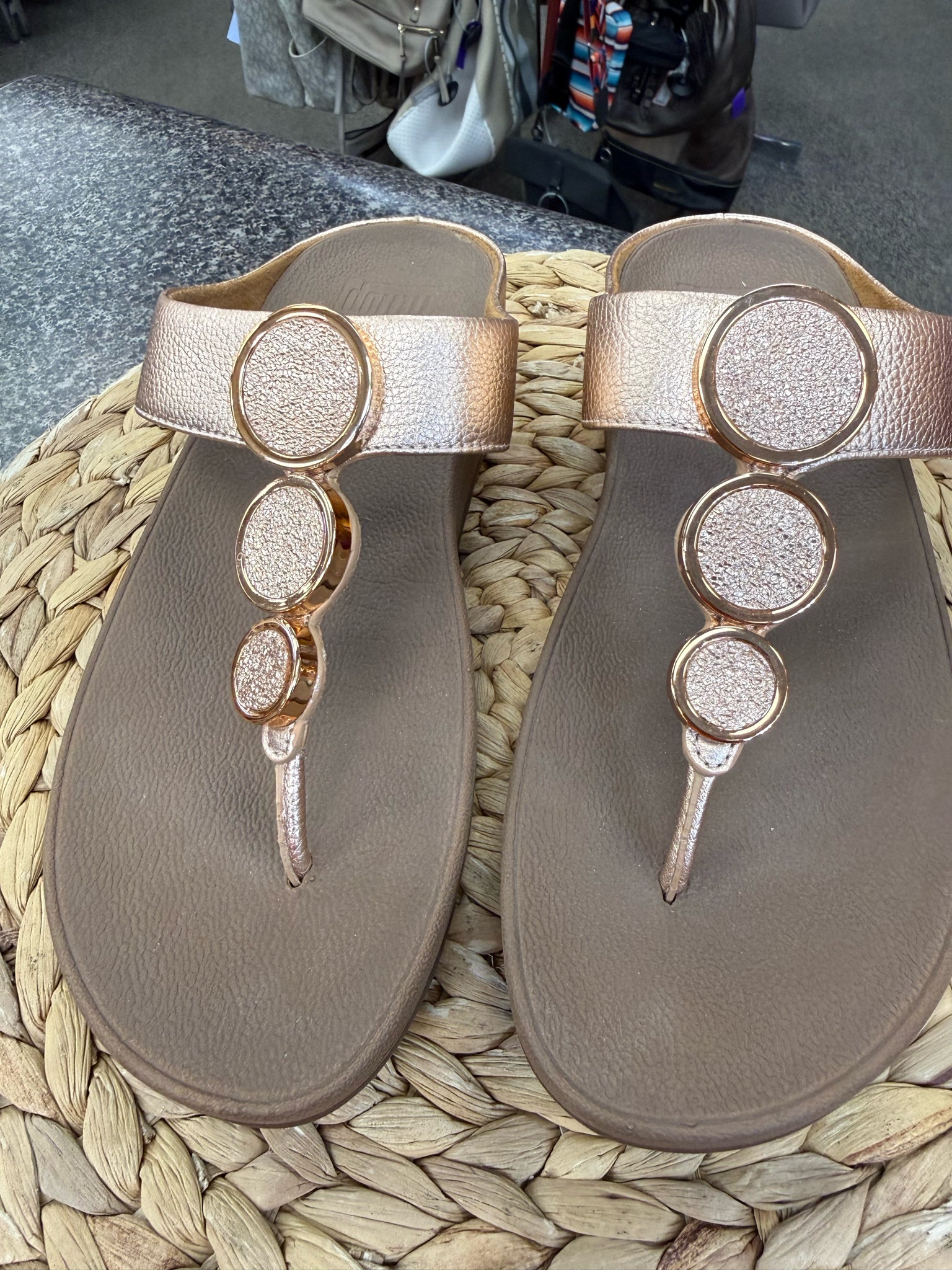 Pre-owned FITFLOPS Bronze Size 7 Designer Flip Flop