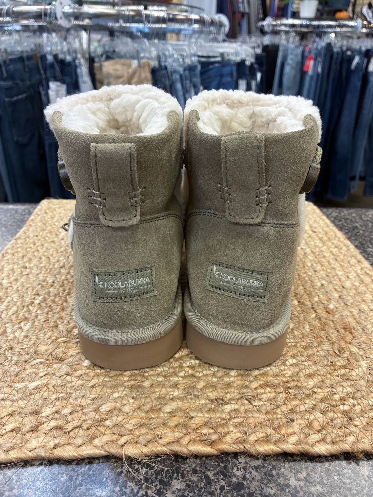 Pre-owned UGG Olive green Cream Size 9 Designer Bootie