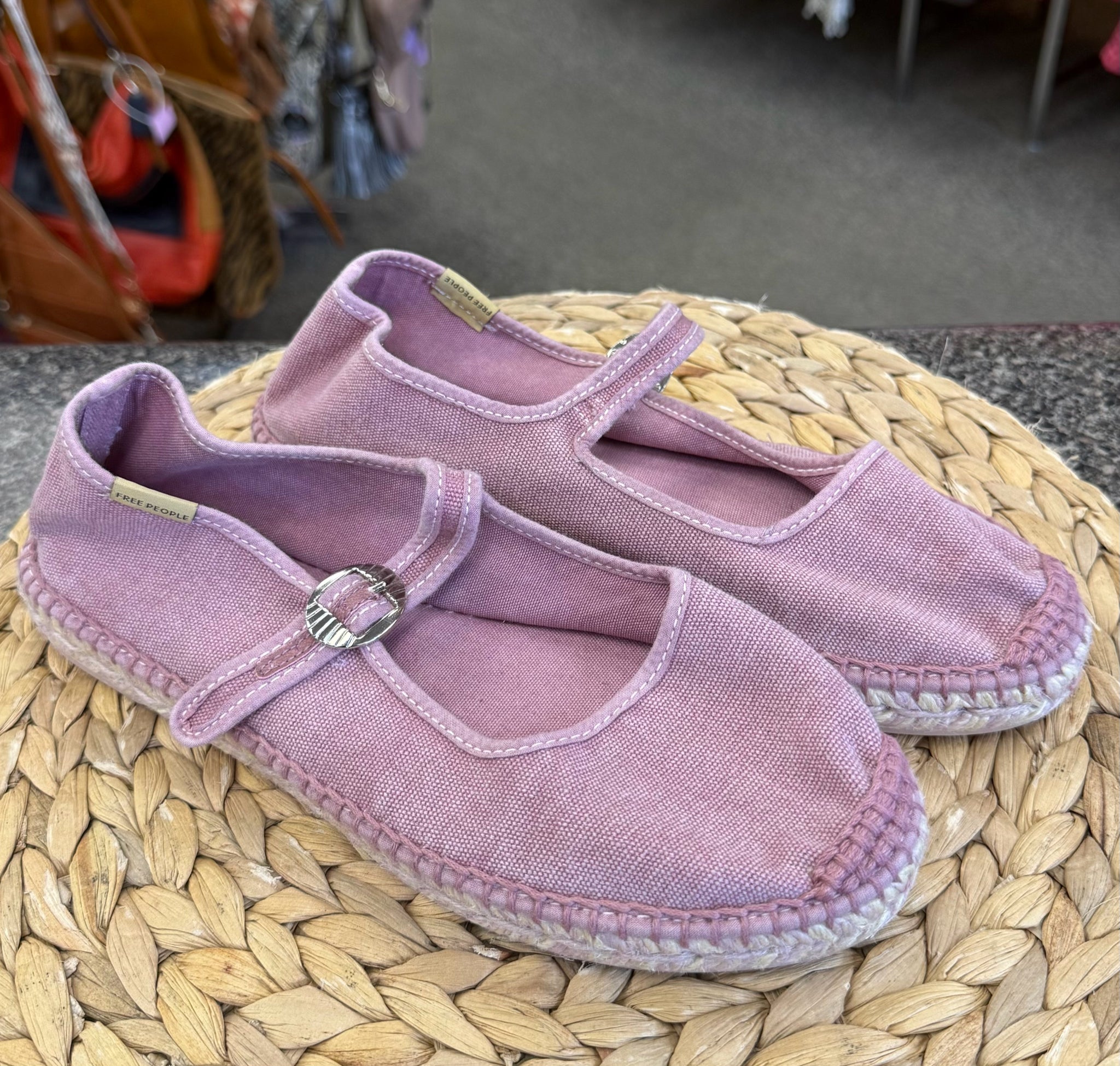 Pre-owned FREE PEOPLE Light purple Size 7 Designer Shoe
