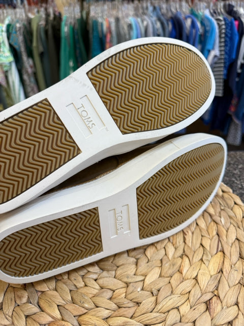 New with Tag TOMS Light brown Pink Trim Size 10 Shoe