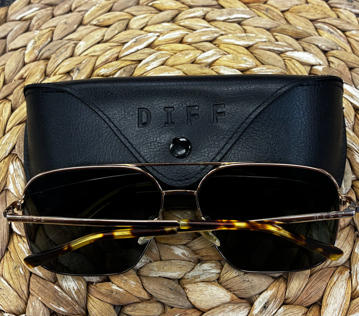 Pre-owned DIFF Black Gold Trim Designer Sunglasses