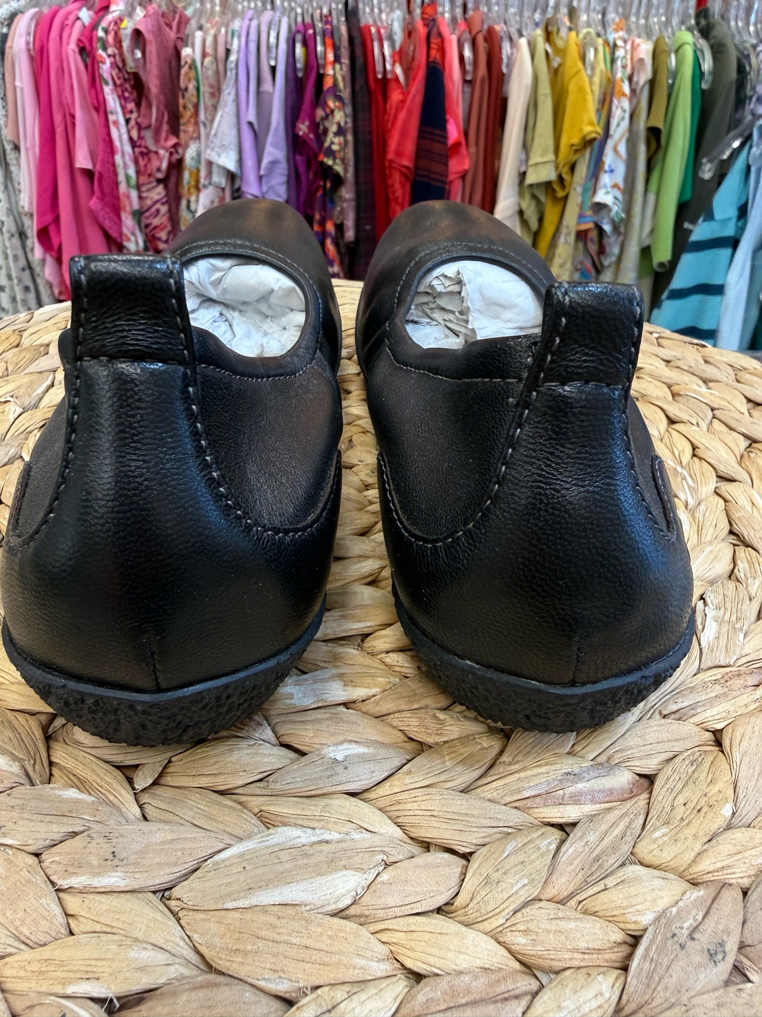 Pre-owned TAOS Black Size 6 Shoe