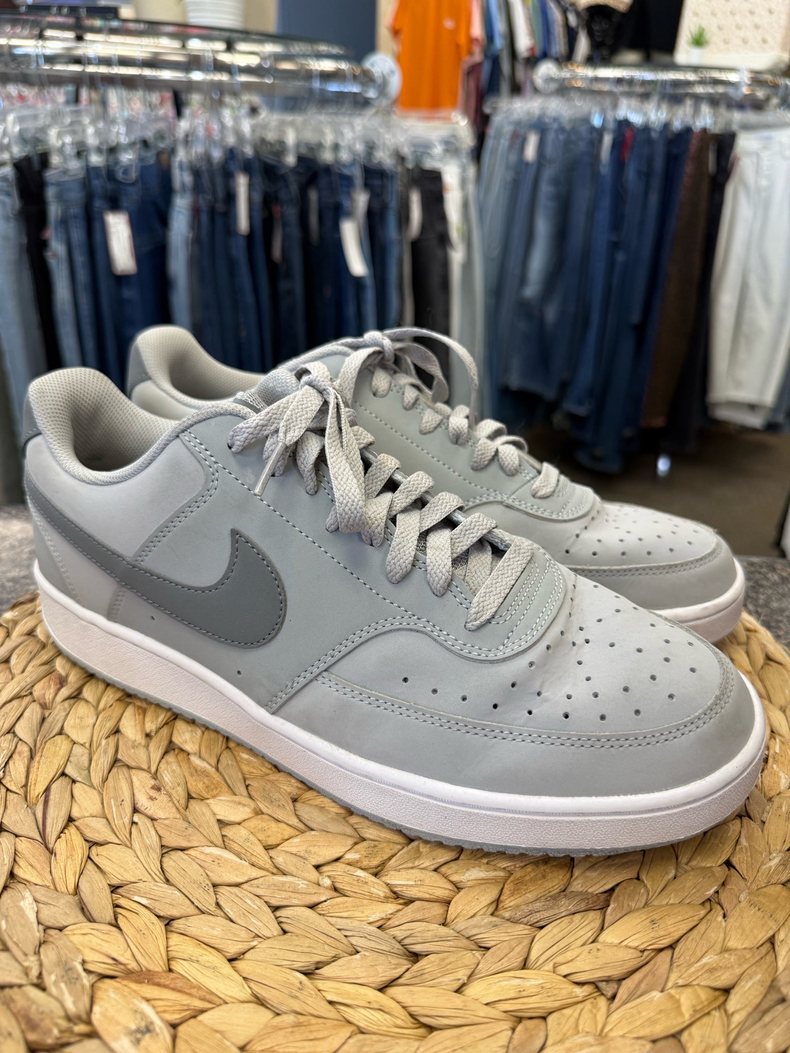 Pre-owned NIKE Gray Dark Gray Trim SHOE SIZE 11 MENS Designer Sneaker