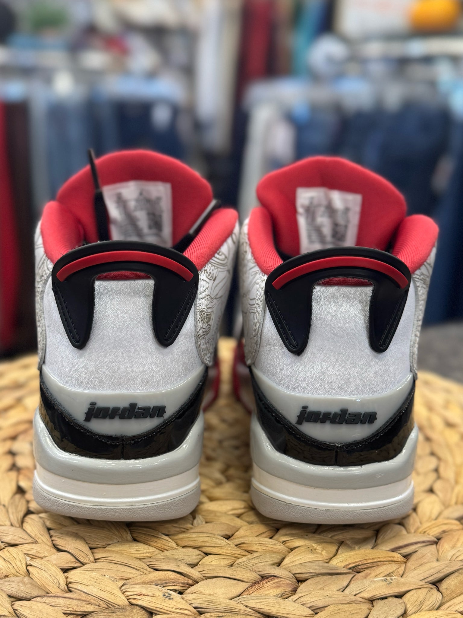 Pre-owned Nike Air Jordan White Red Trim C-SIZE 4 Boys Designer Sneaker