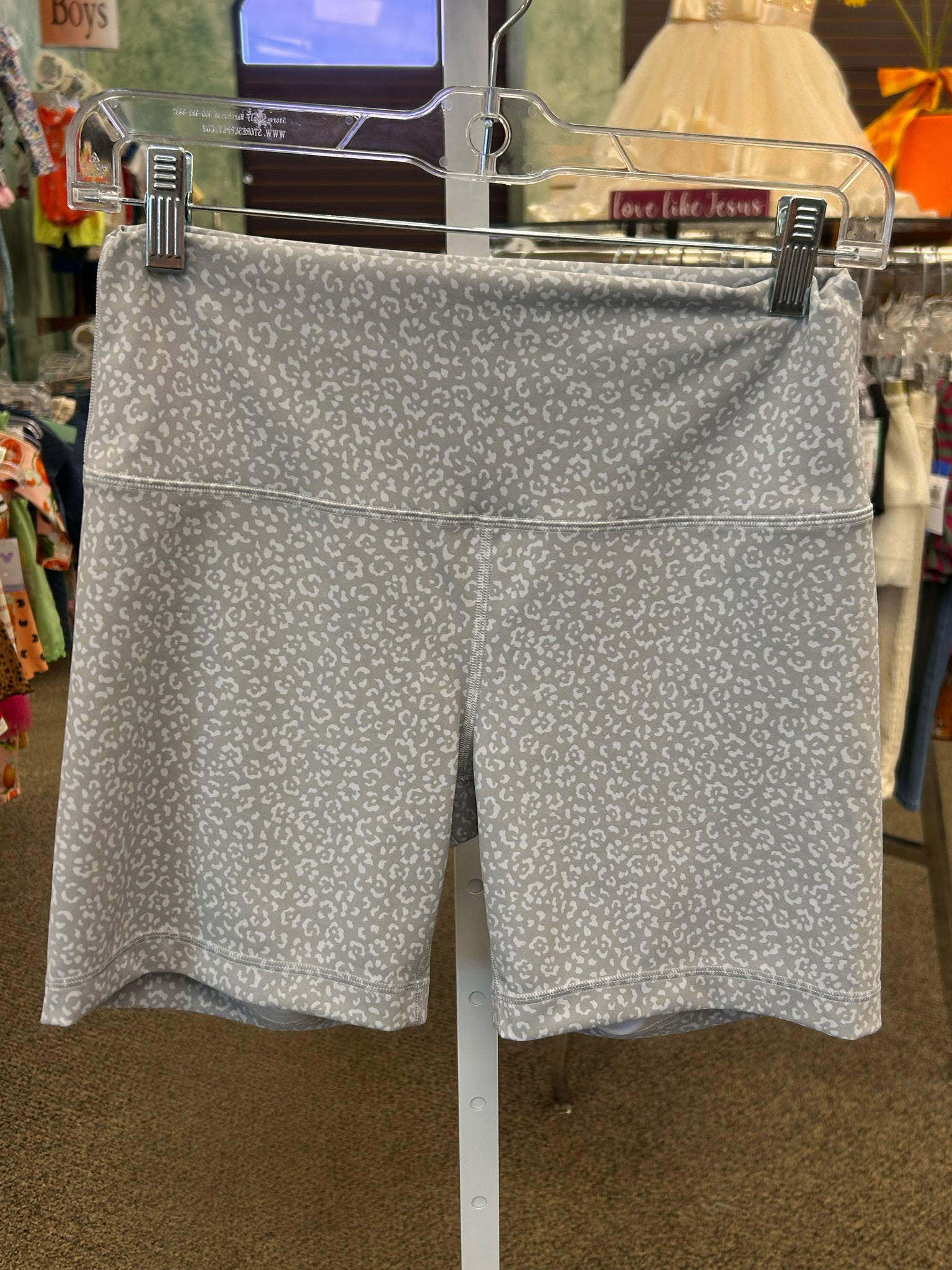 Pre-owned Lululemon Gray White Animal Size 4/6 Shorts