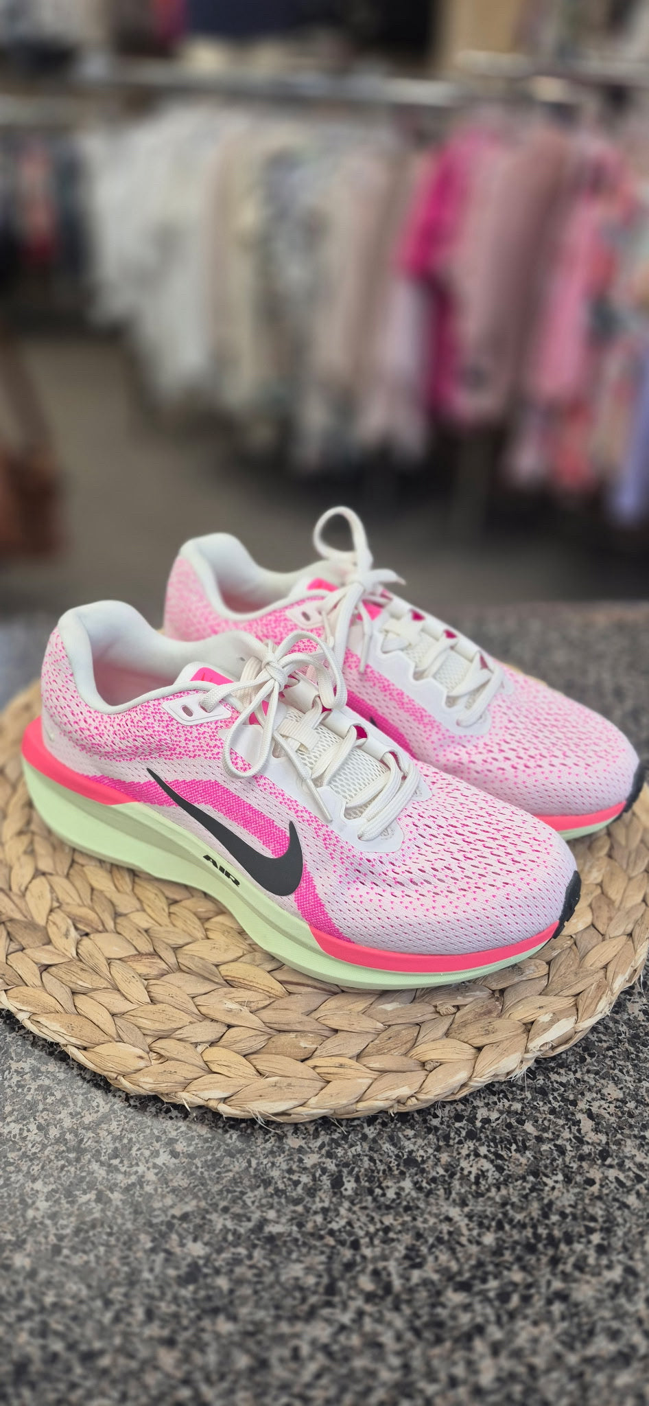 New with Tag NIKE Pink blend White Size 8 Designer Sneaker