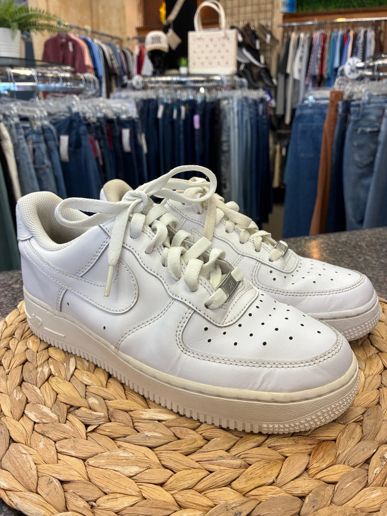 Pre-owned NIKE AIR FORCE White Size 8.5 Designer Sneaker
