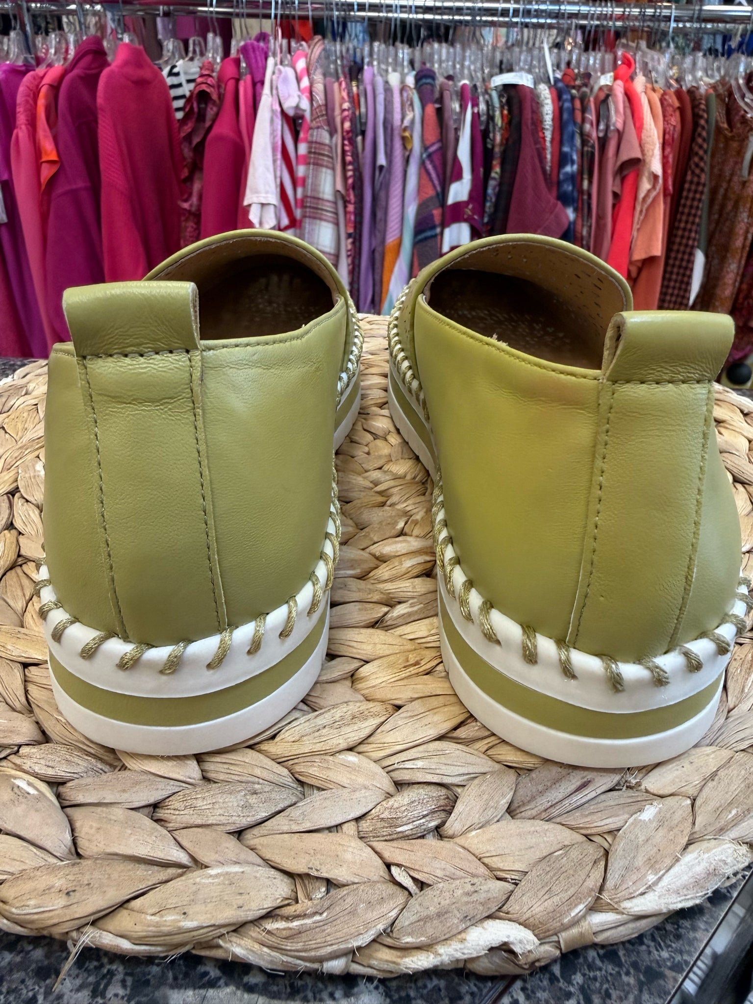 New with Tag FIVE TRIBE Lime green Size 8.5 Shoe
