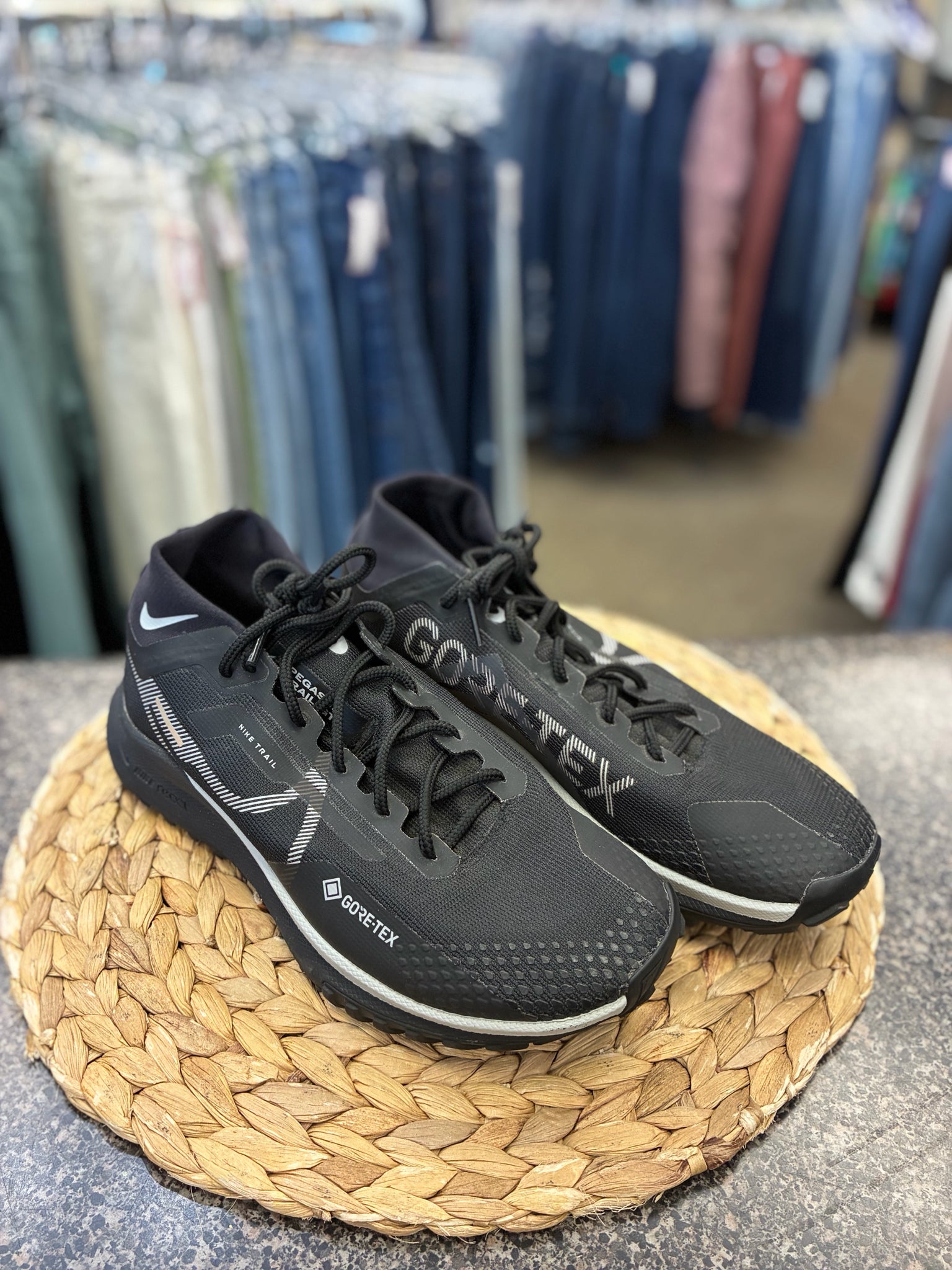 Pre-owned NIKE Black Dark Gray SHOE SIZE 8 MENS Designer Sneaker