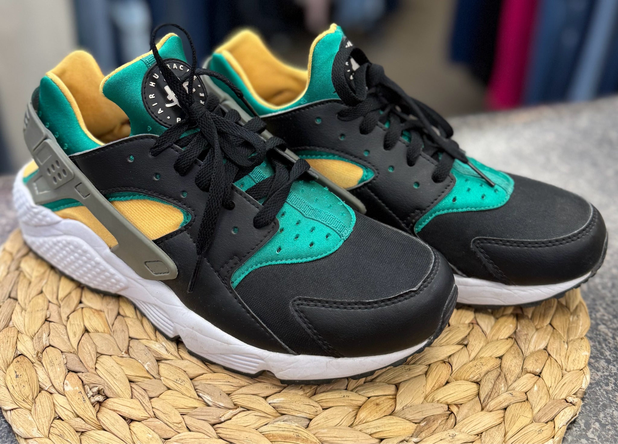 Pre-owned NIKE Black Green SHOE SIZE 10.5 MENS Designer Sneaker