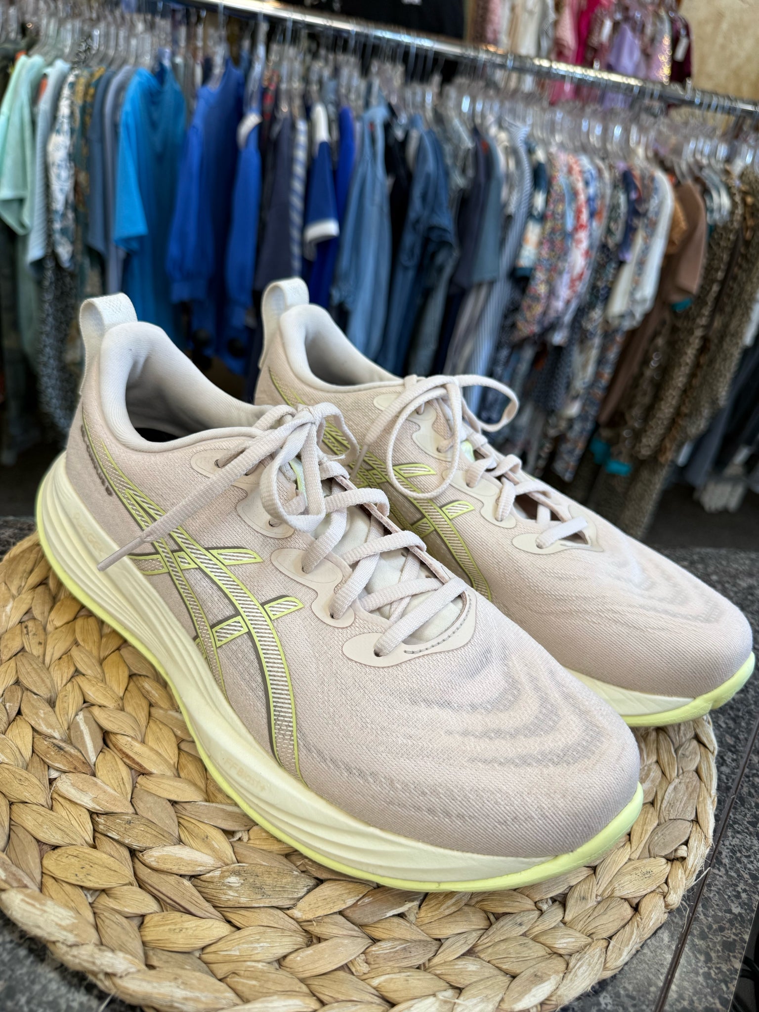 Pre-owned ASICS Cream Lime Green Trim SHOE SIZE 12 MENS Sneakers