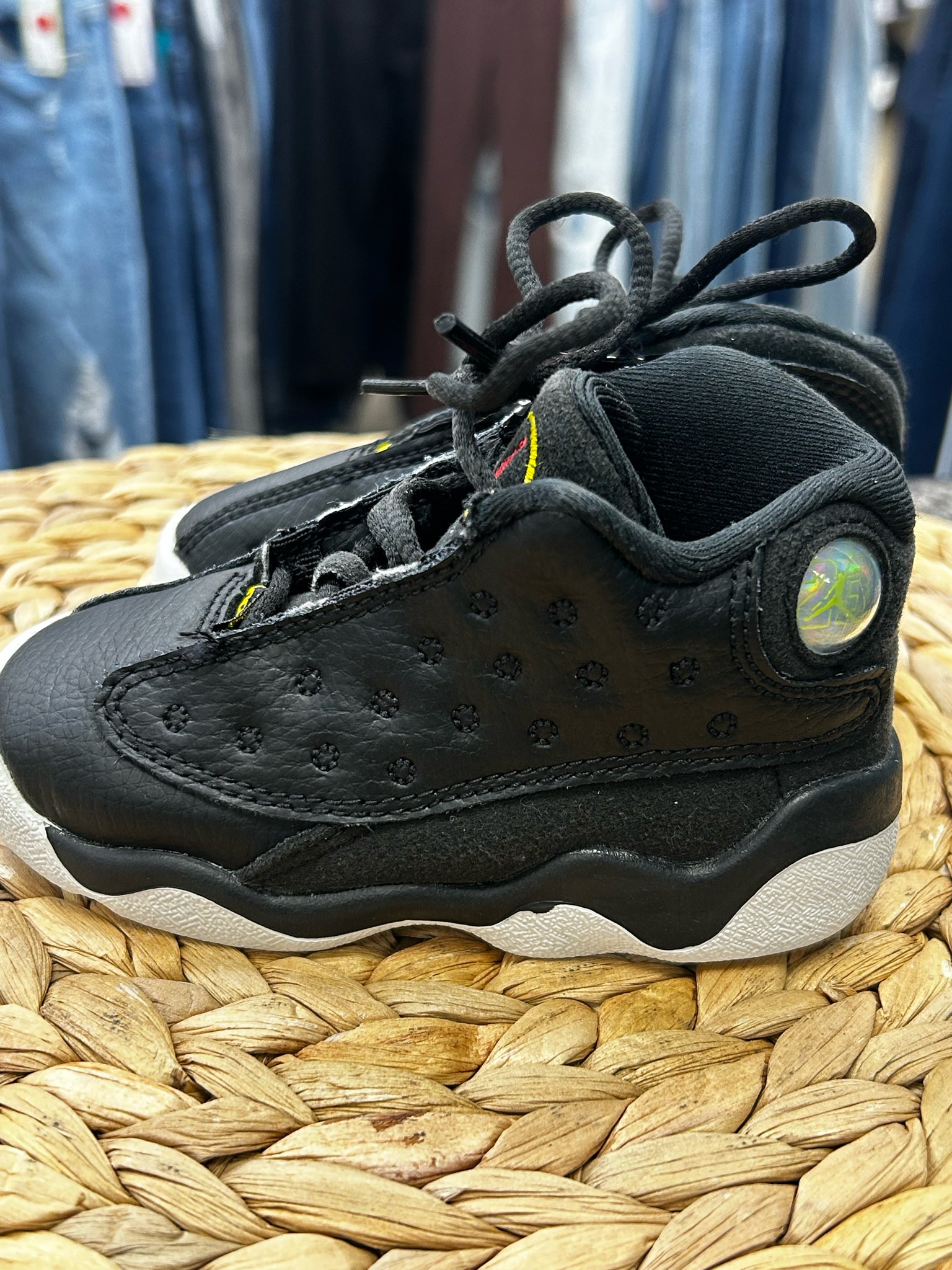 Pre-owned AIR JORDAN Black Yellow Trim C-SIZE 6 Boys Designer Sneaker