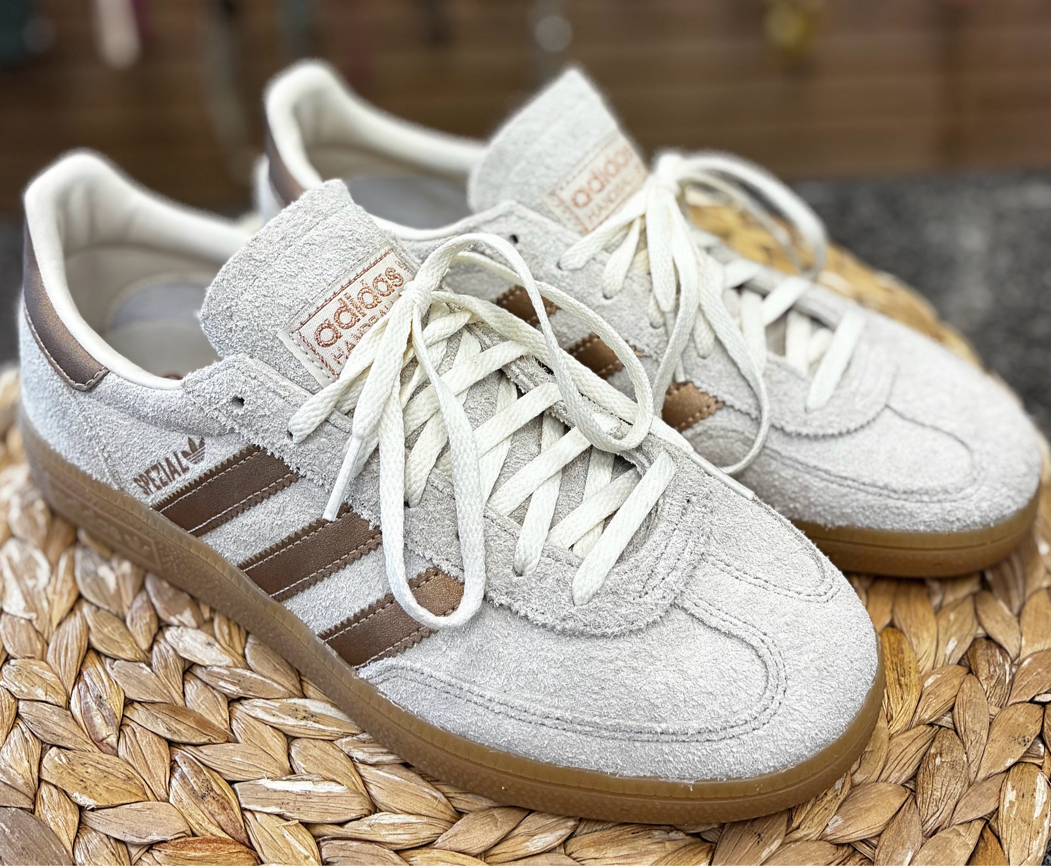 Pre-owned ADIDAS Cream Brown Trim Size 8 Designer Sneaker