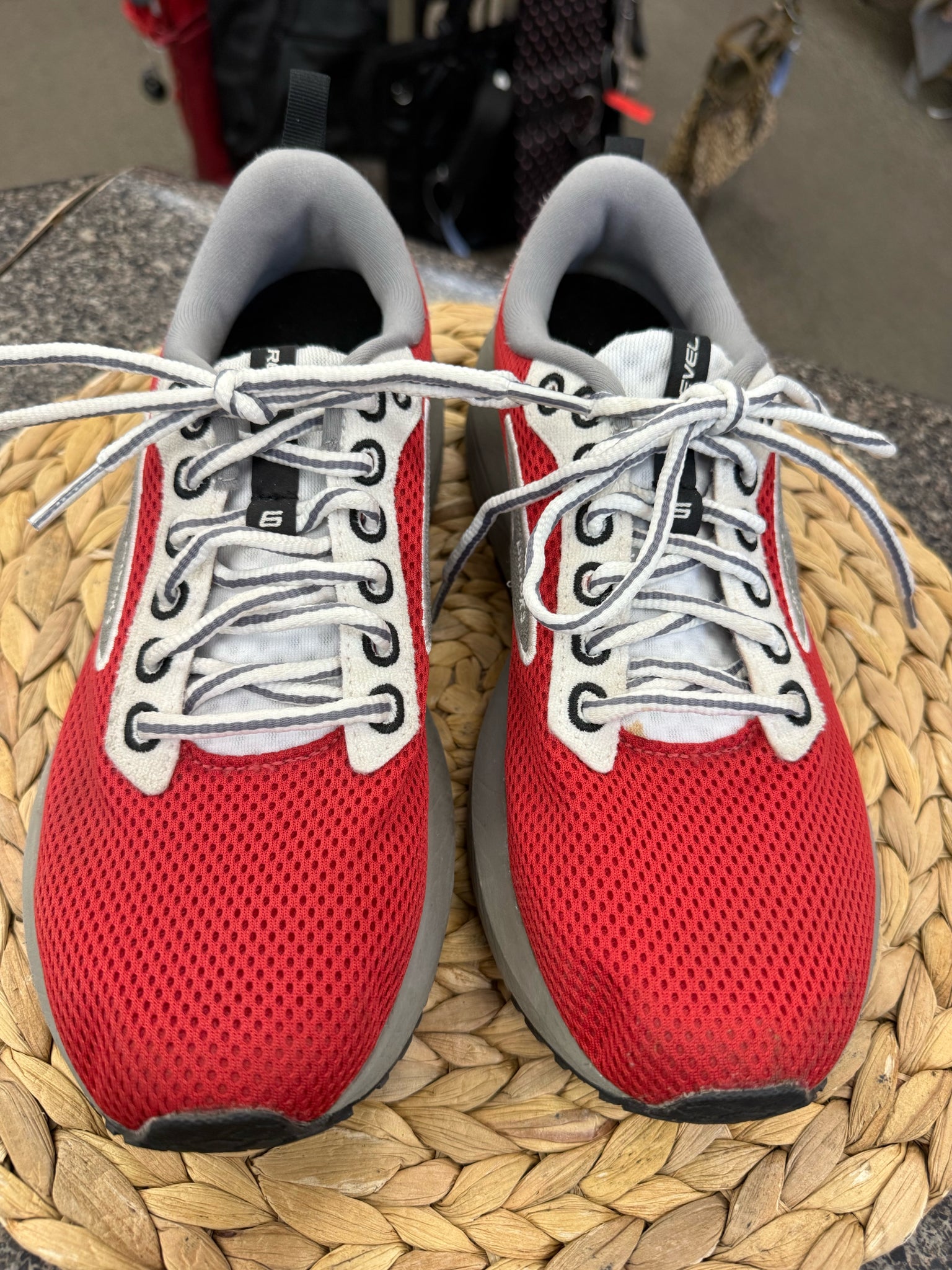 Pre-owned BROOKS Red Gray Trim Size 9.5 Designer Sneaker