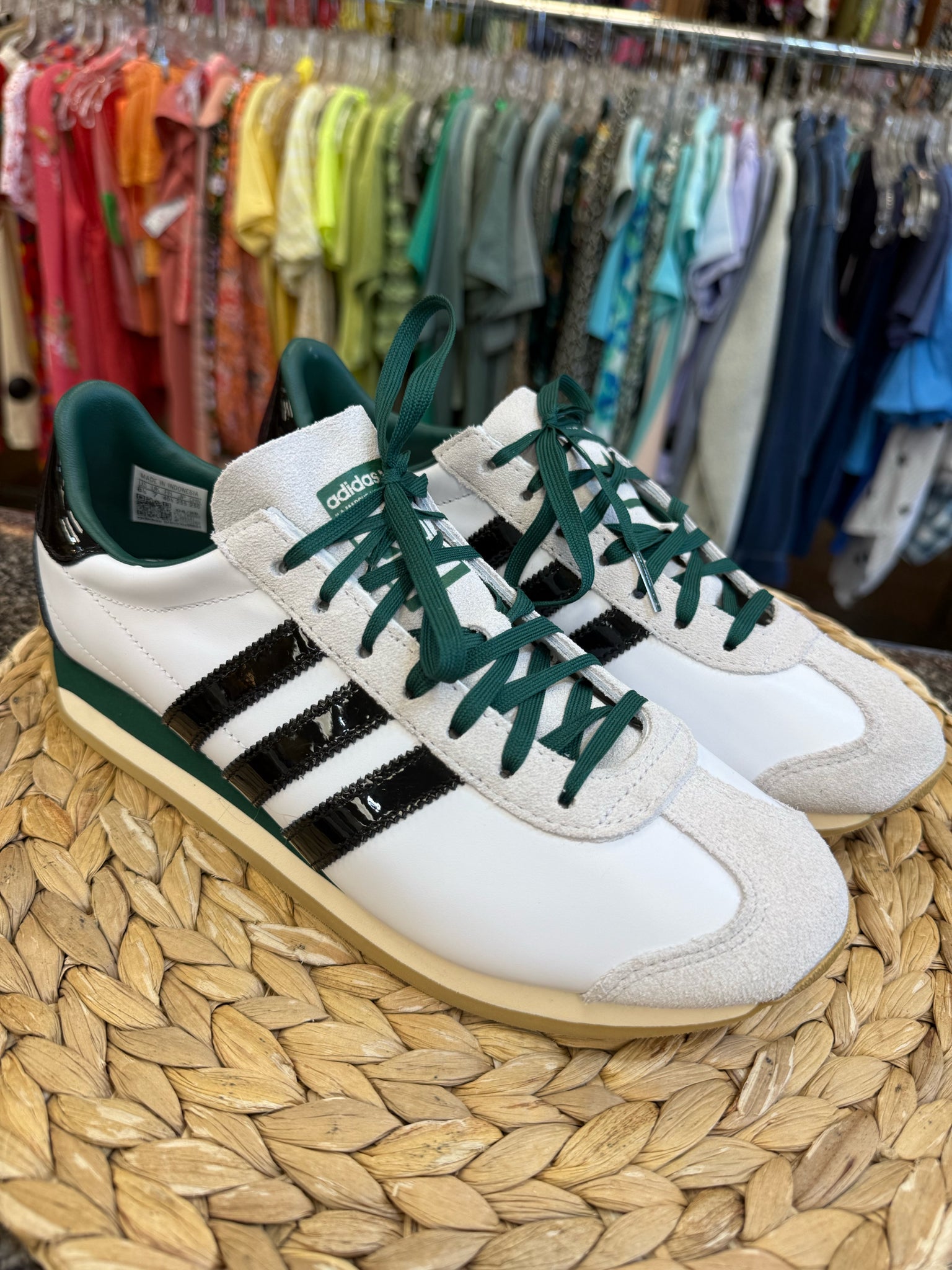 New Without Tag ADIDAS White Green Trim Size 8.5 Designer Sneaker