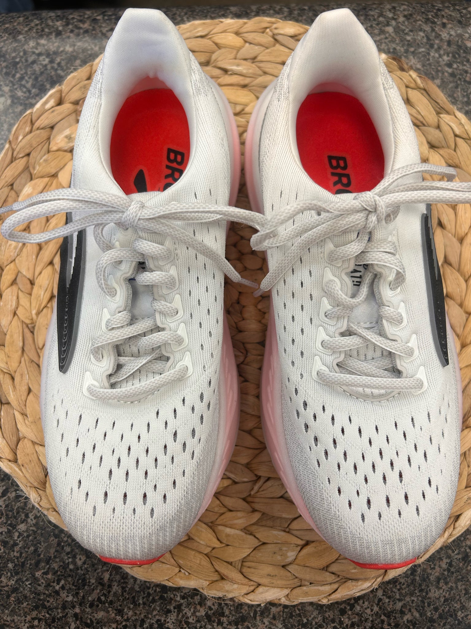 Pre-owned BROOKS White Hot Pink Trim Size 6 Designer Sneaker