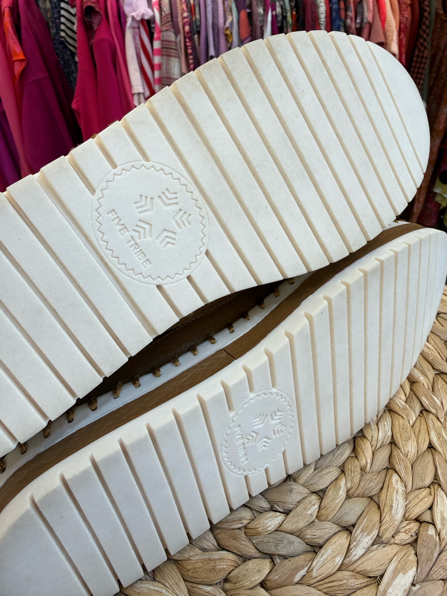 New with Tag FIVE TRIBE TAN SNAKE Tan Size 7.5 Shoe