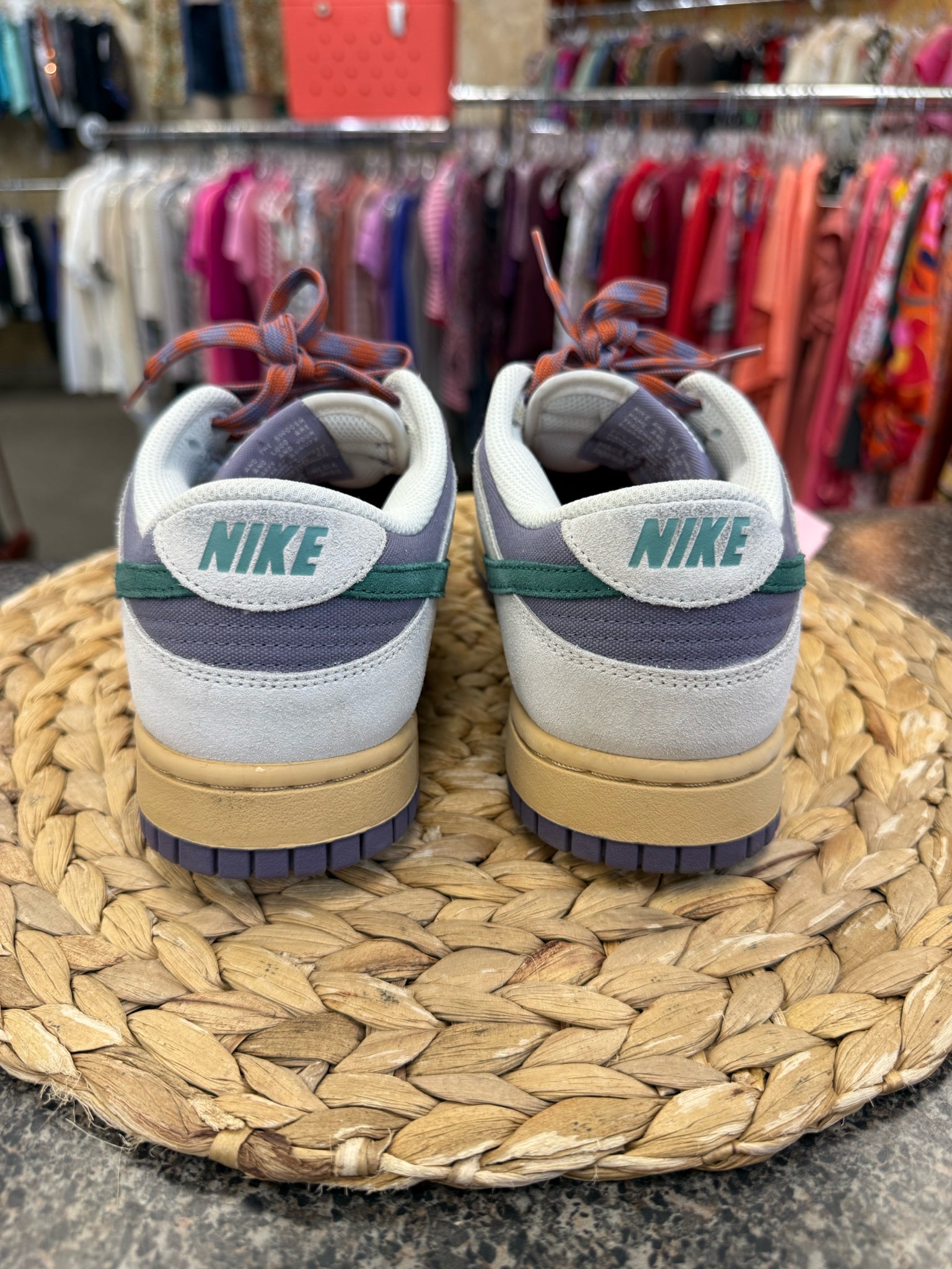 Pre-owned NIKE Light gray Purple Size 8 Designer Sneaker