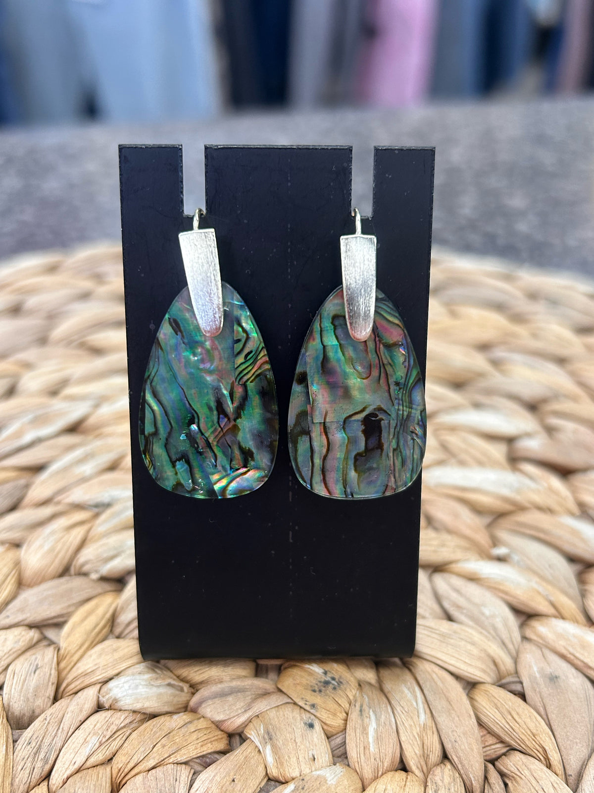 Pre-owned KENDRA SCOTT Gold Iridescent Designer Earring