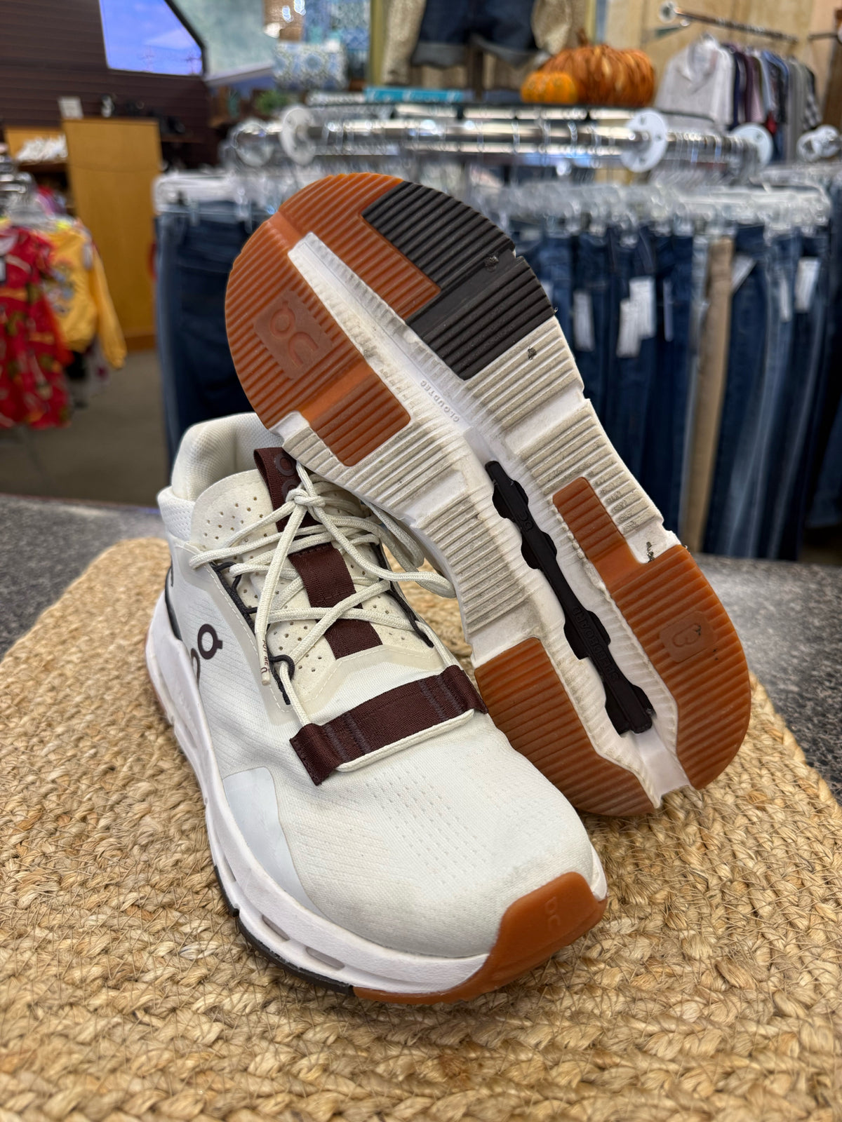 Pre-owned On Cloud Cream Brown Trim Size 7.5 Designer Sneaker