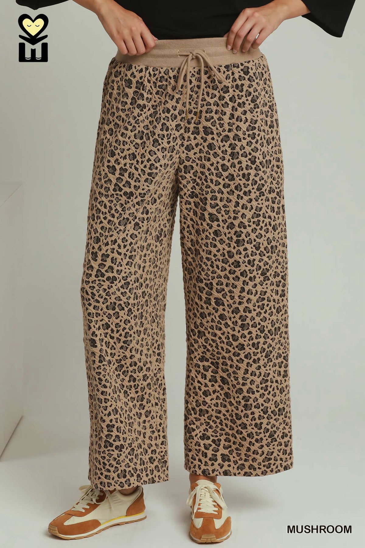 New UMGEE Tan animal Black Dr Size S Short Sleeve PantSet