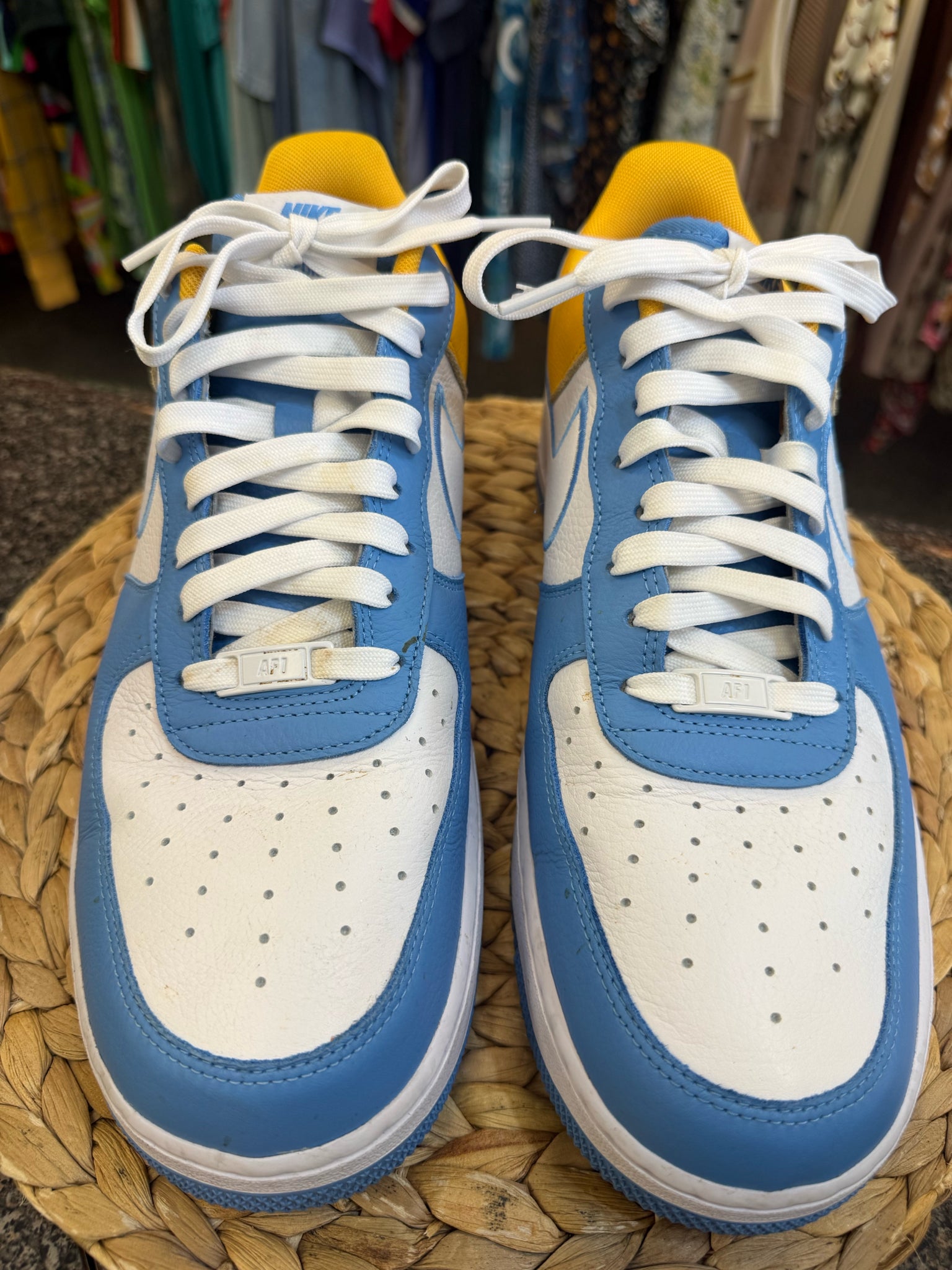 Pre-owned NIKE White Yellow Trim SHOE SIZE 13 MENS Designer Sneaker