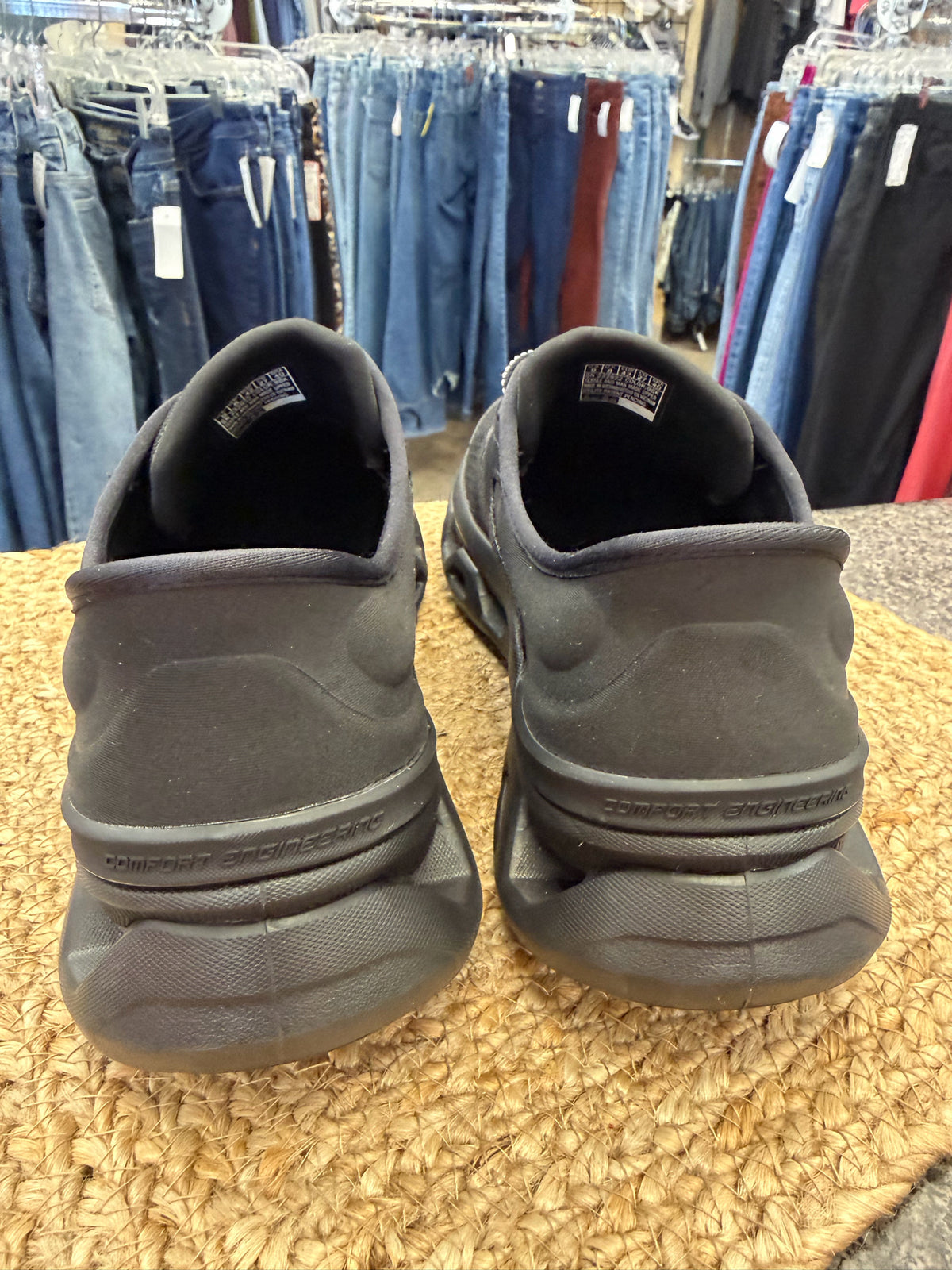 Pre-owned SKECHERS Black SHOE SIZE 9 MENS Sneakers