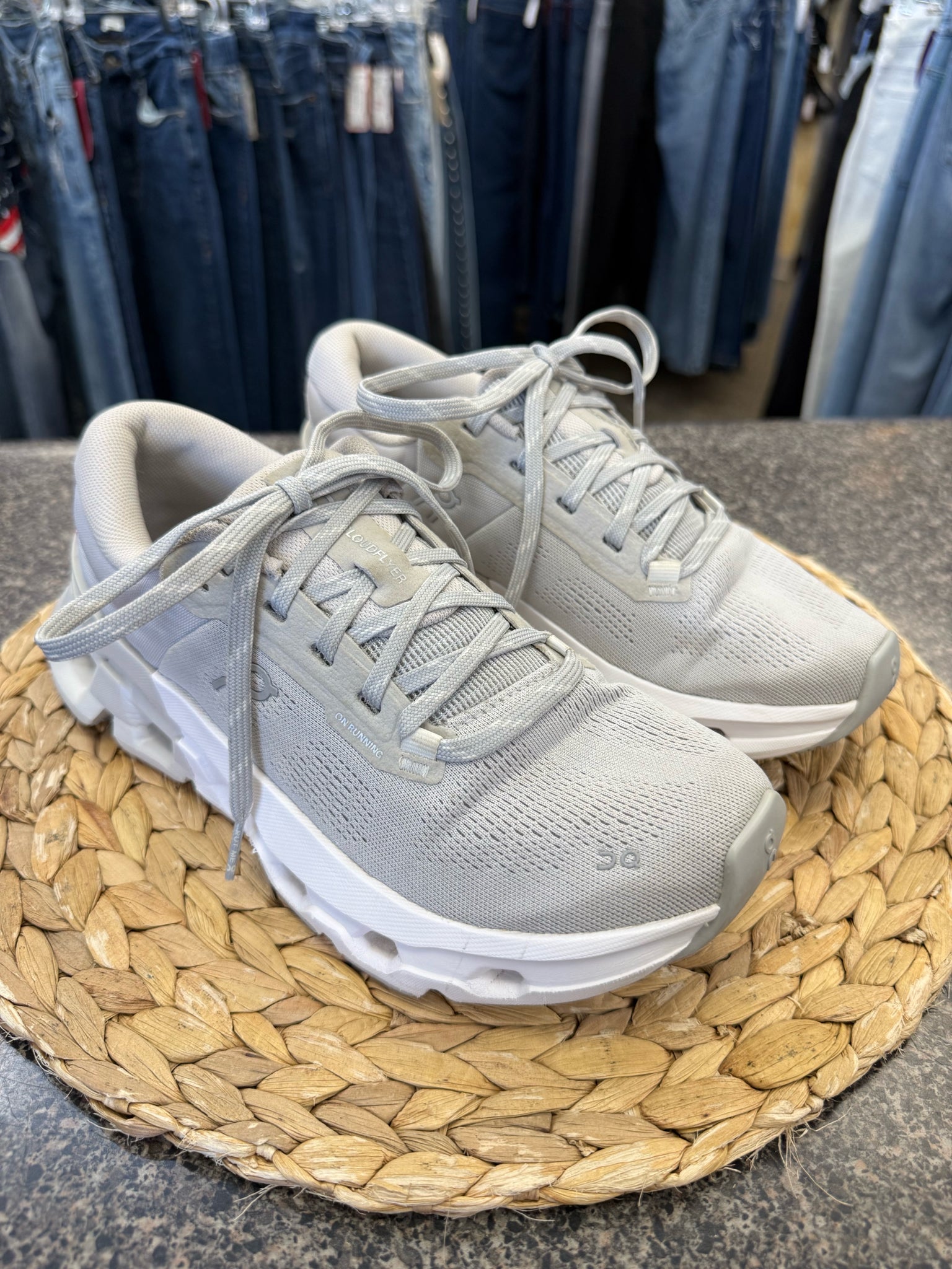 Pre-owned On Cloud Gray White Trim Size 7 Designer Sneaker