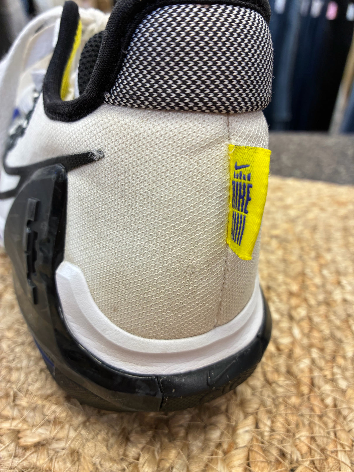 Pre-owned NIKE Off white Black Trim C-SIZE 5 Boys Sneaker