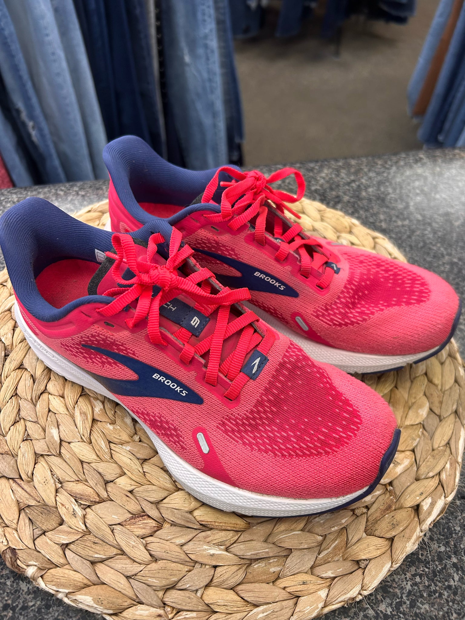 Pre-owned ADIDAS Pink Blue Trim Size 7.5 Designer Sneaker