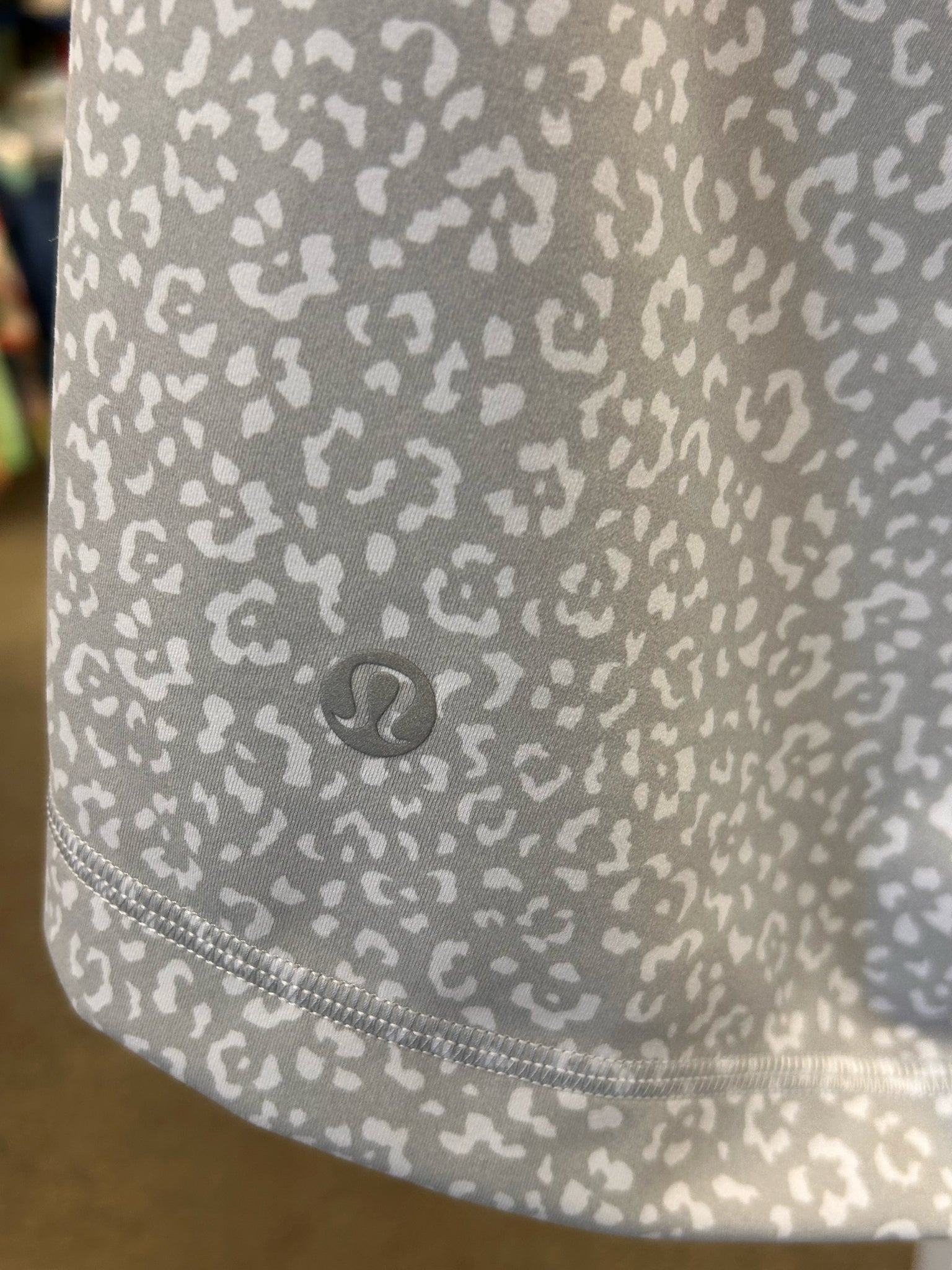 Pre-owned Lululemon Gray White Animal Size 4/6 Shorts