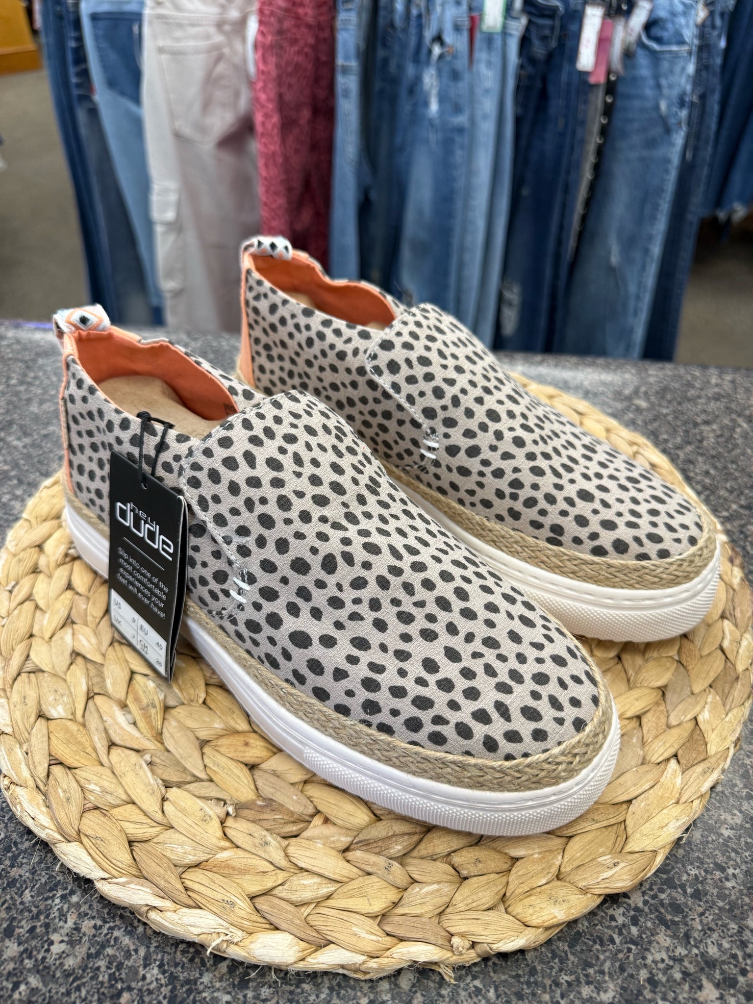 New with Tag HEY DUDE Cheetah Peach Trim Size 9 Sneaker