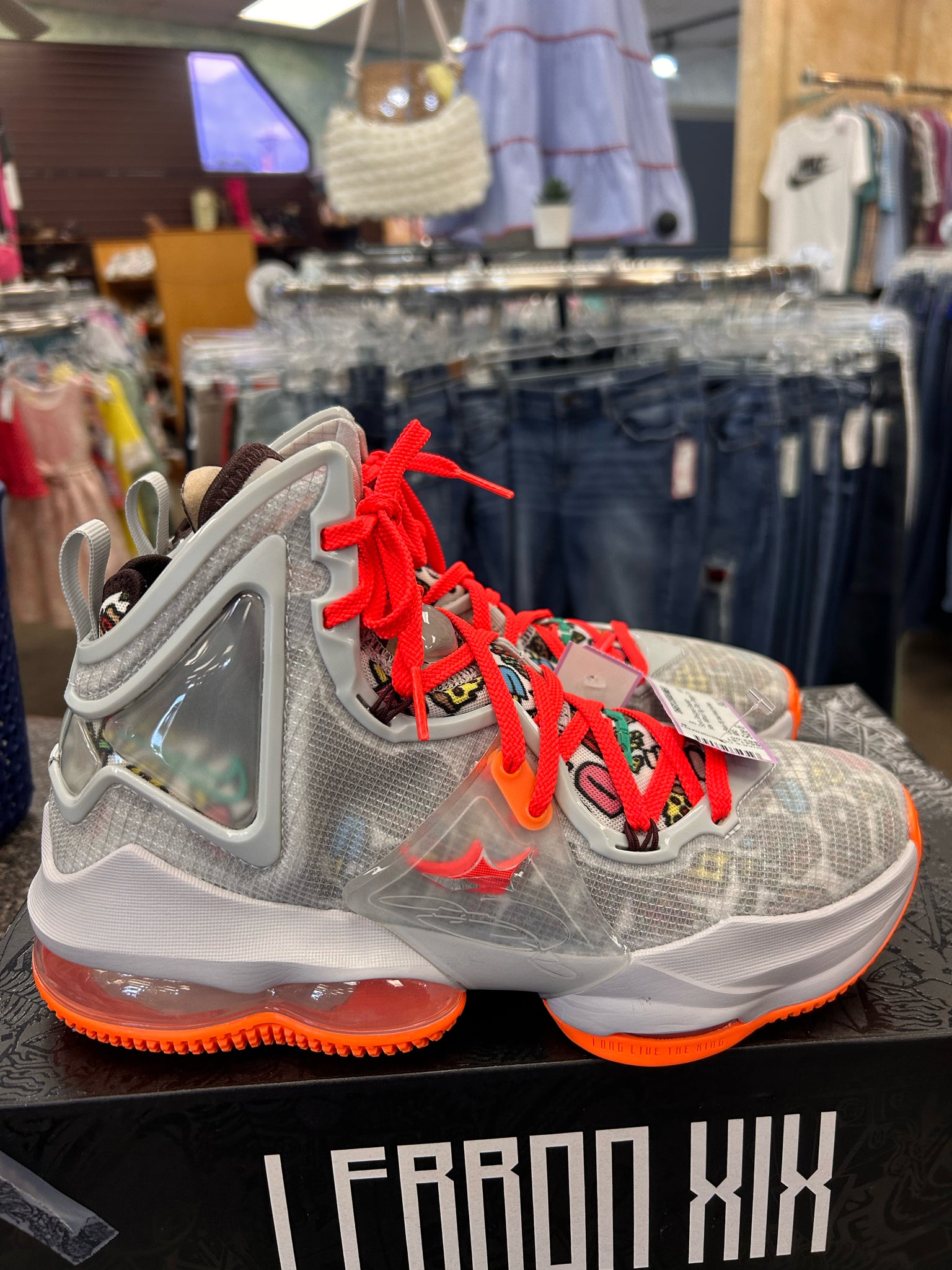 New Without Tag NIKE Gray Orange Trim C-SIZE 6 Boys Designer Sneaker