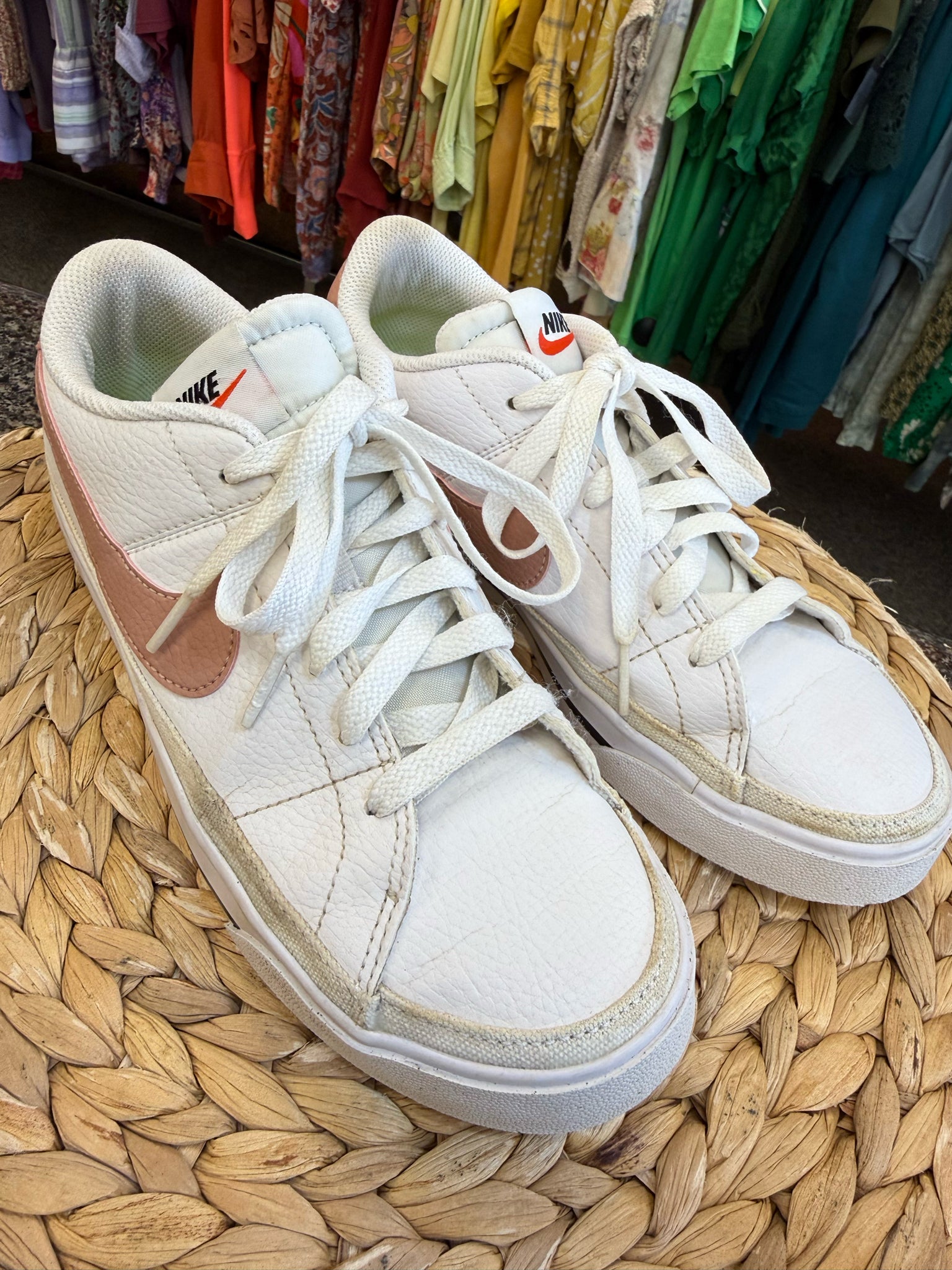 Pre-owned NIKE White Dusty Pink Size 7.5 Sneaker