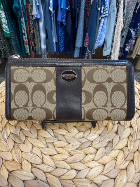 Pre-owned COACH Tan Signature Dark Brown Trim WALLET SIZE Regular Wallet