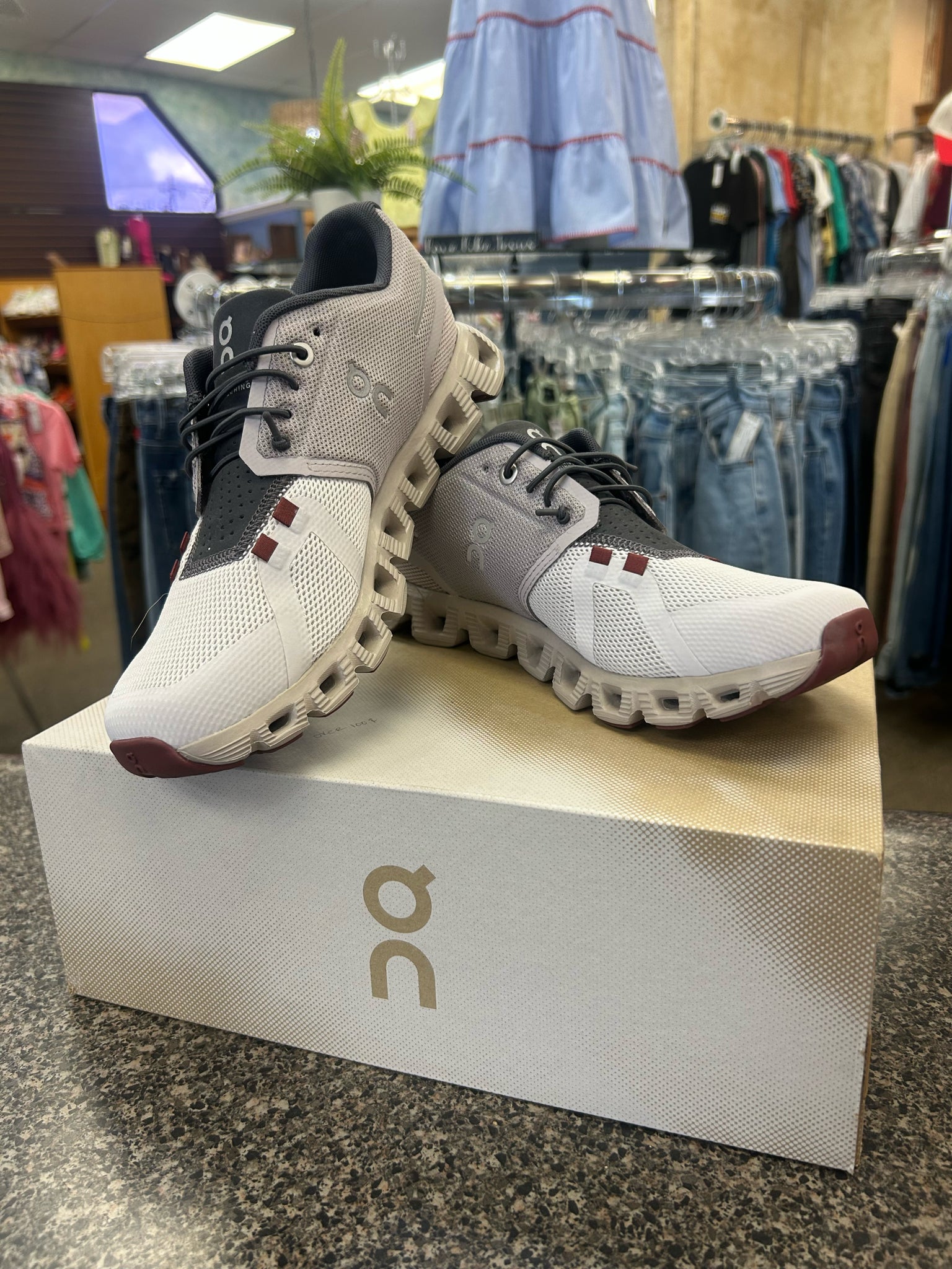 Pre-owned On Cloud White Grey Size 8 Designer Sneaker
