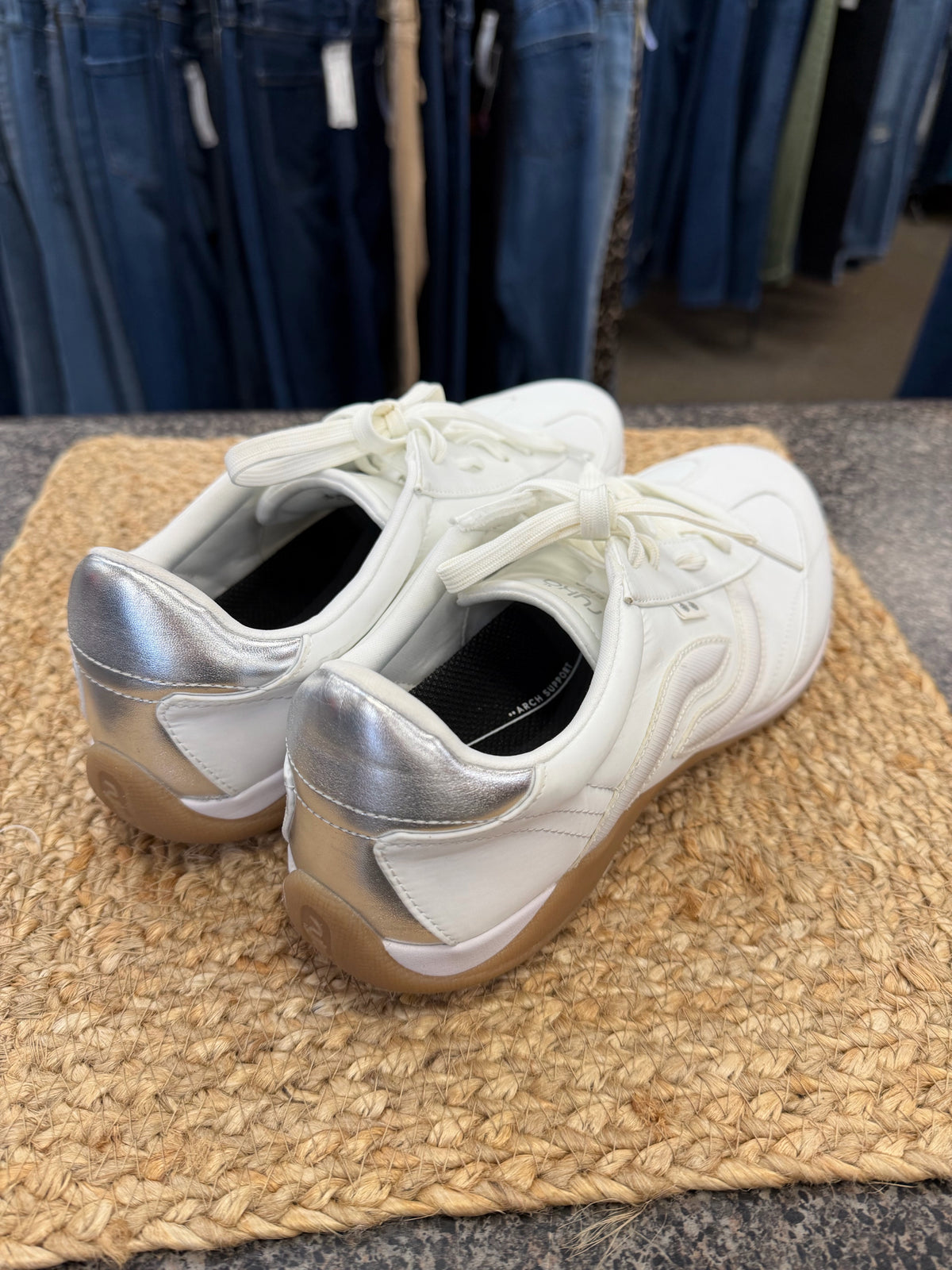Pre-owned RYKA White Silver Trim Size 10 Sneaker