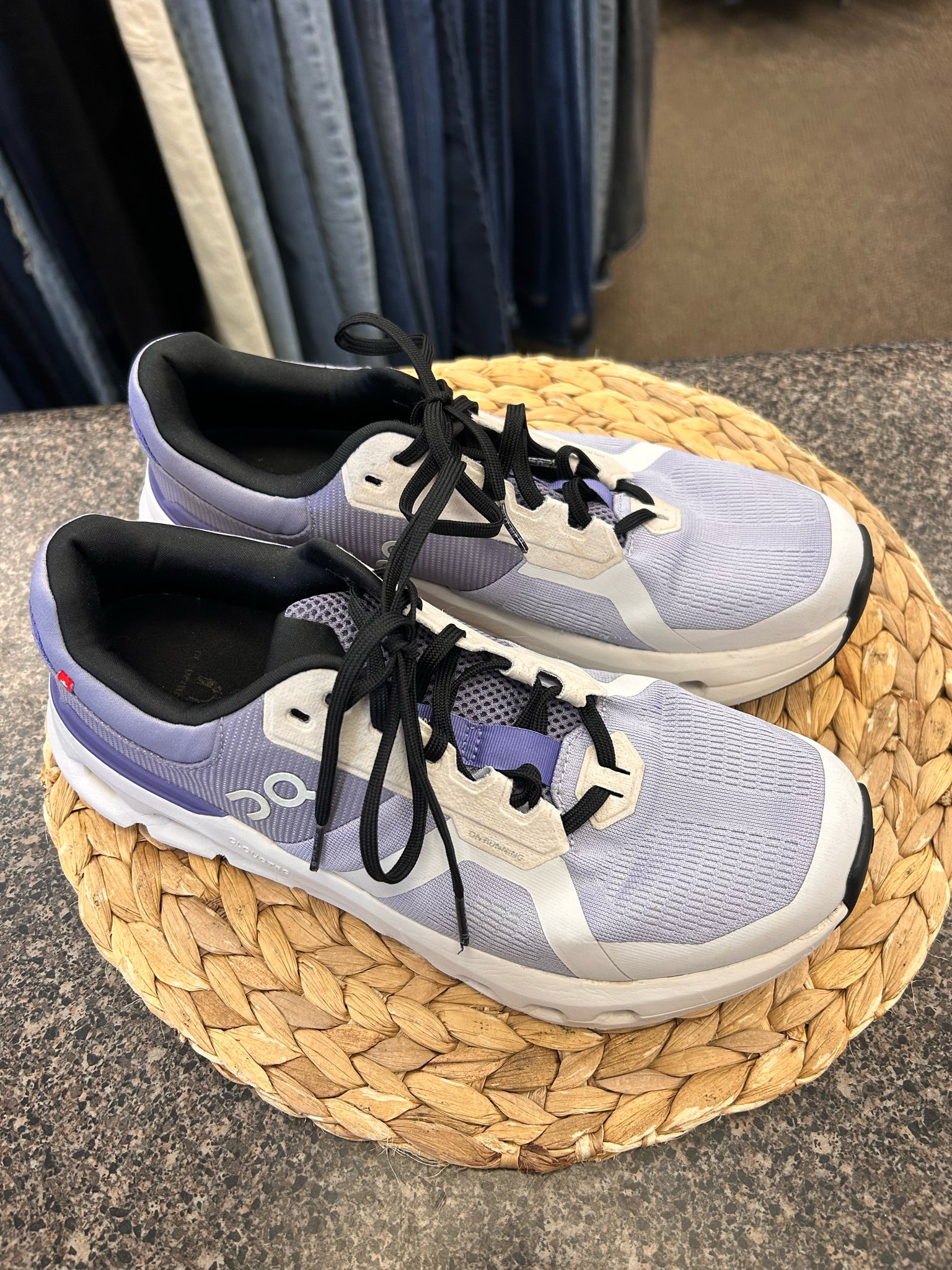 Pre-owned On Cloud Light purple White Trim Size 10 Designer Sneaker