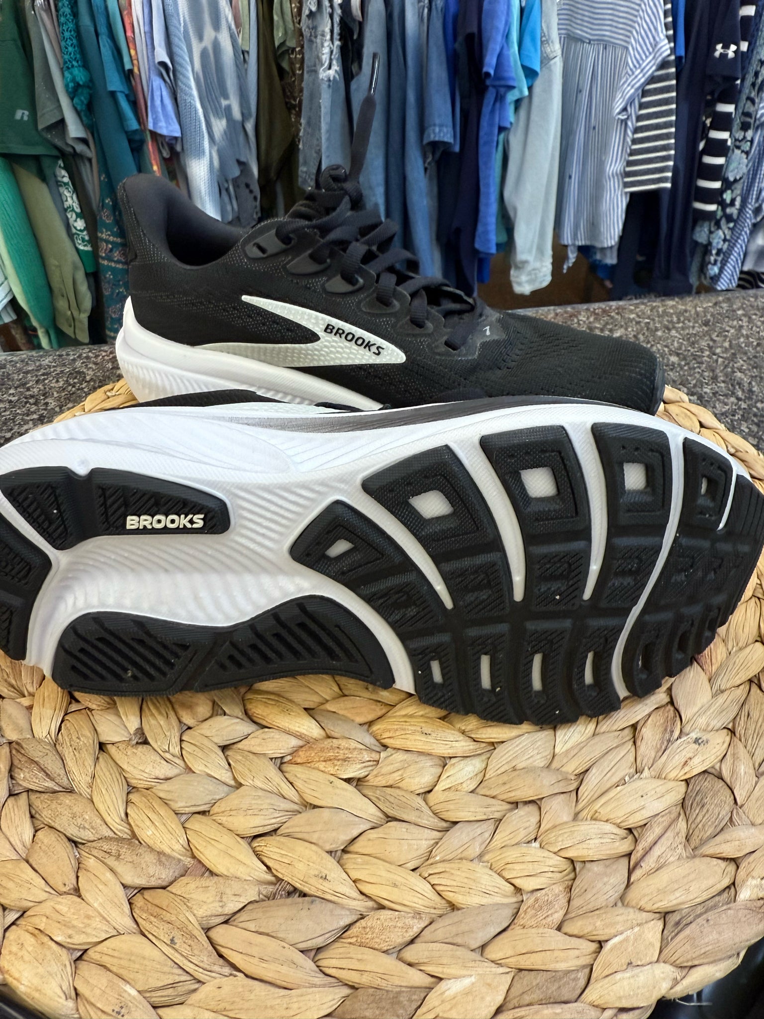 Pre-owned BROOKS Black White Trim Size 6.5 Designer Sneaker