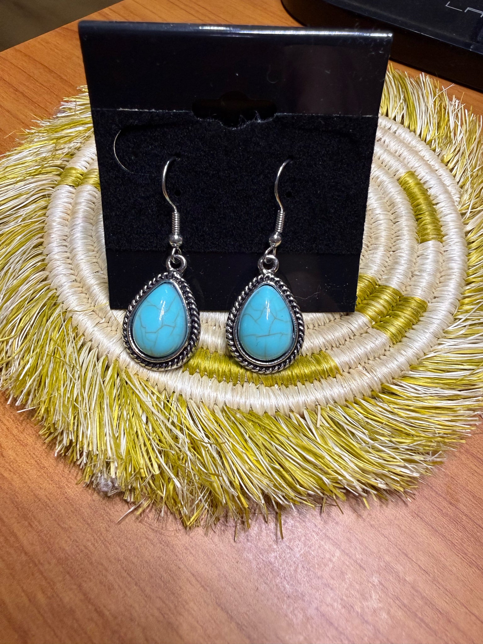 New WESTERN Turquoise Silver Trim Earring